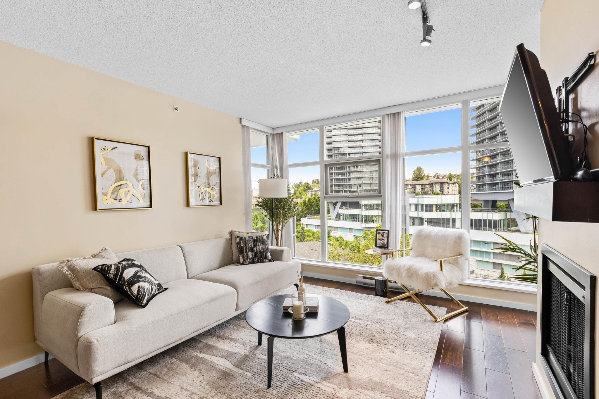 1102 - 2289 Yukon Crescent, Burnaby, V5C 0B2 — photo 2
