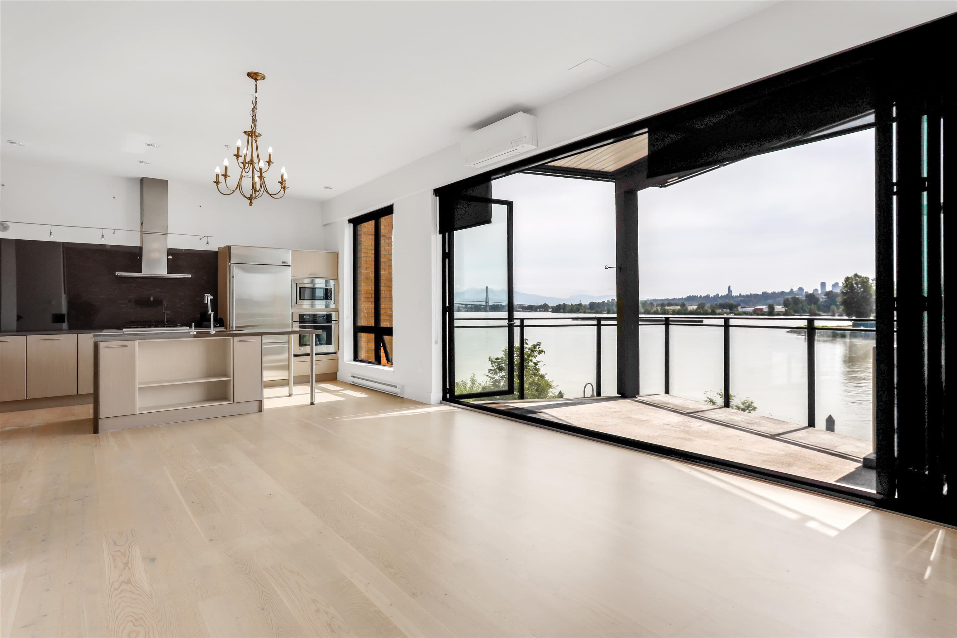 313 - 220 Salter Street, New Westminster, V3M 0H4 — photo 2