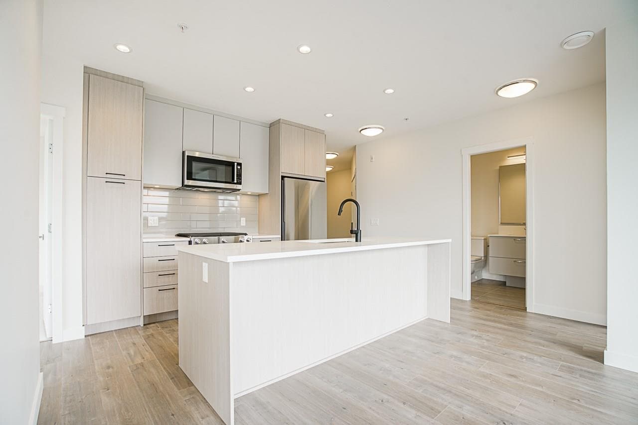510 - 707 Como Lake Avenue, Coquitlam, V3J 0J5 — photo 1