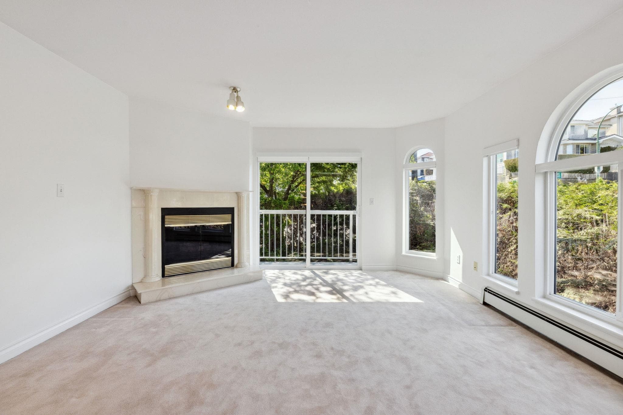 5616 Pandora Street, Burnaby, V5B 4Y6 — photo 4