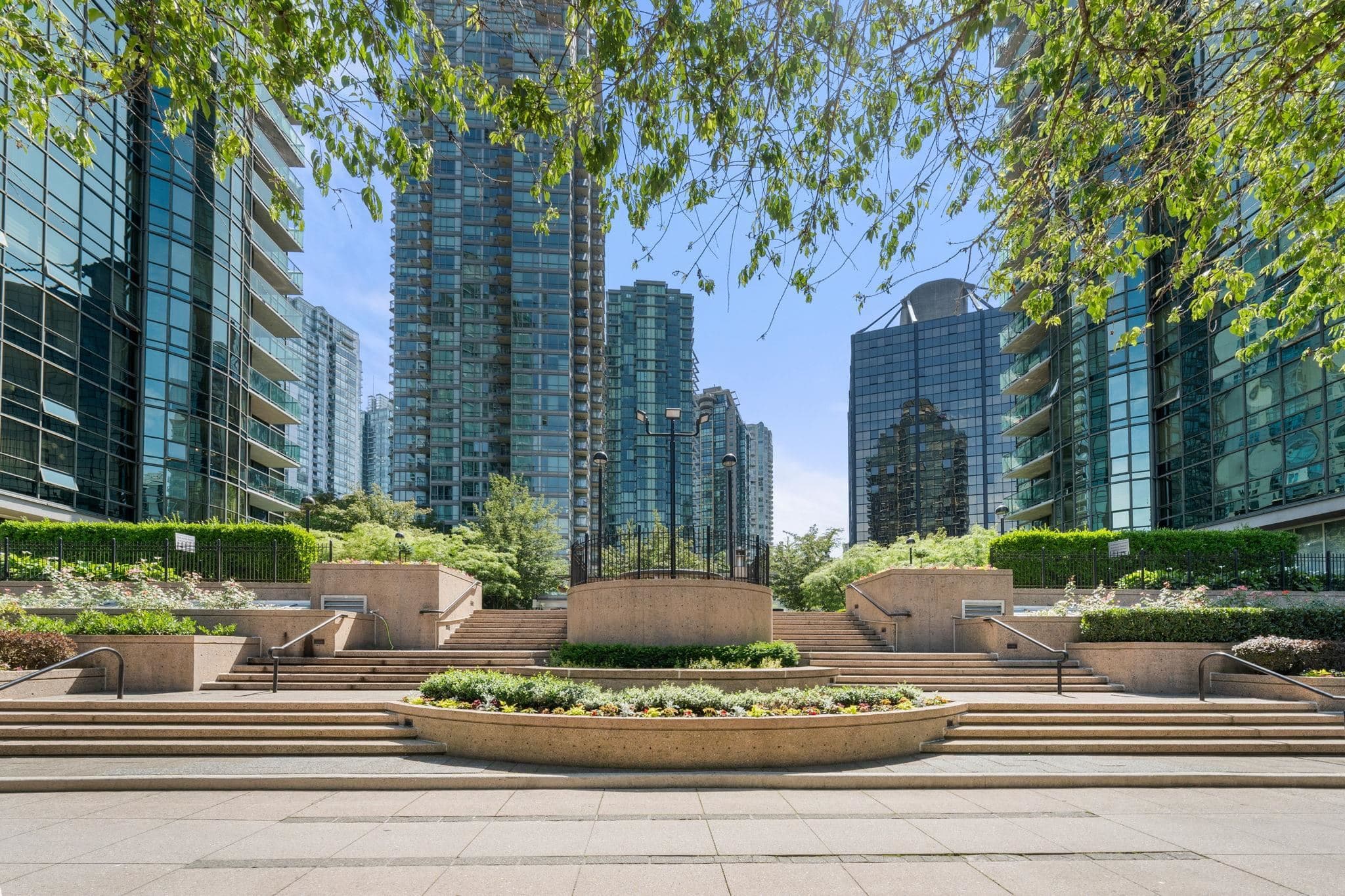 604 - 555 Jervis Street, Vancouver, V6E 4N1 — photo 2