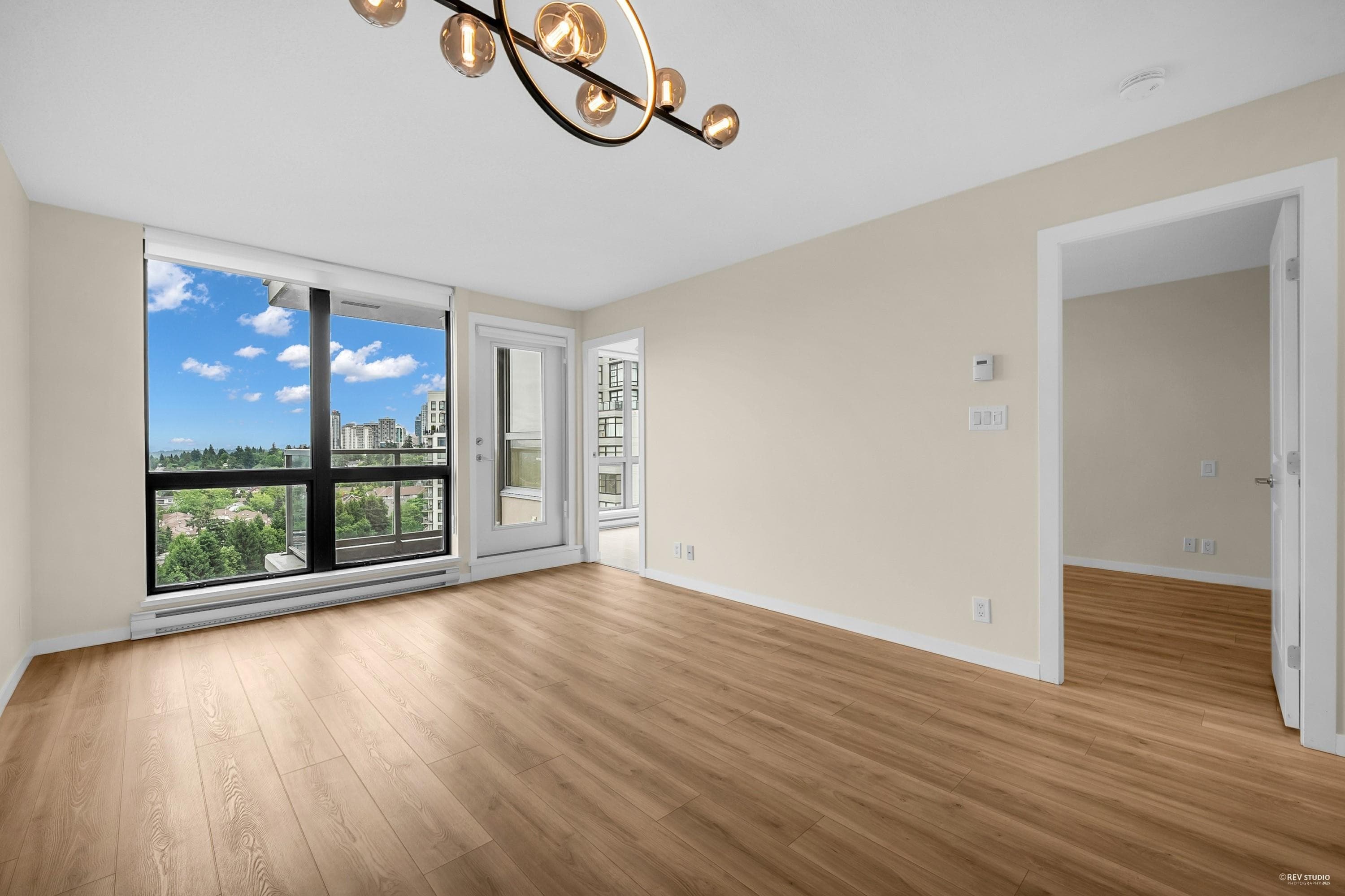 2002 - 3663 Crowley Drive, Vancouver, V5R 6H4 — photo 3