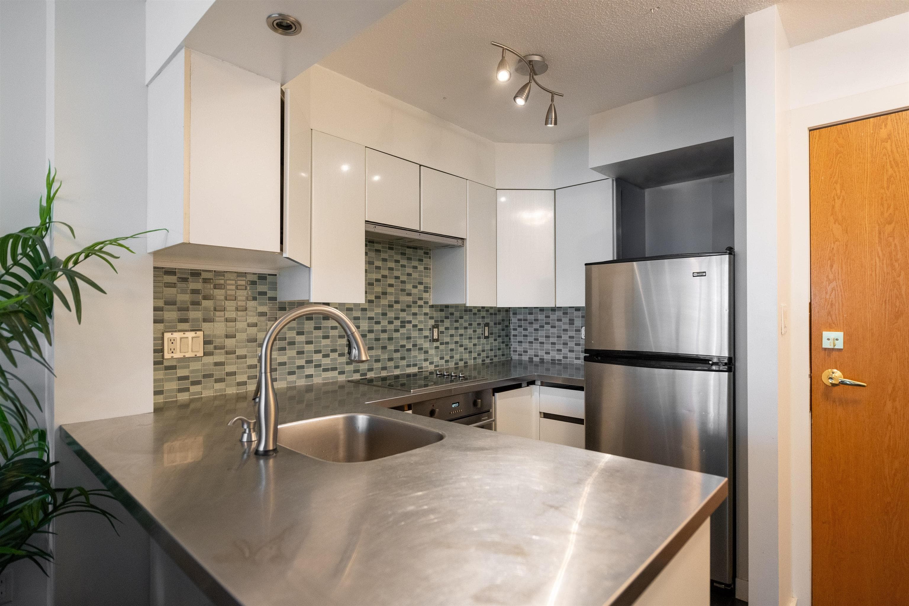 1907 - 1189 Howe Street, Vancouver, V6Z 2X4 — photo 4