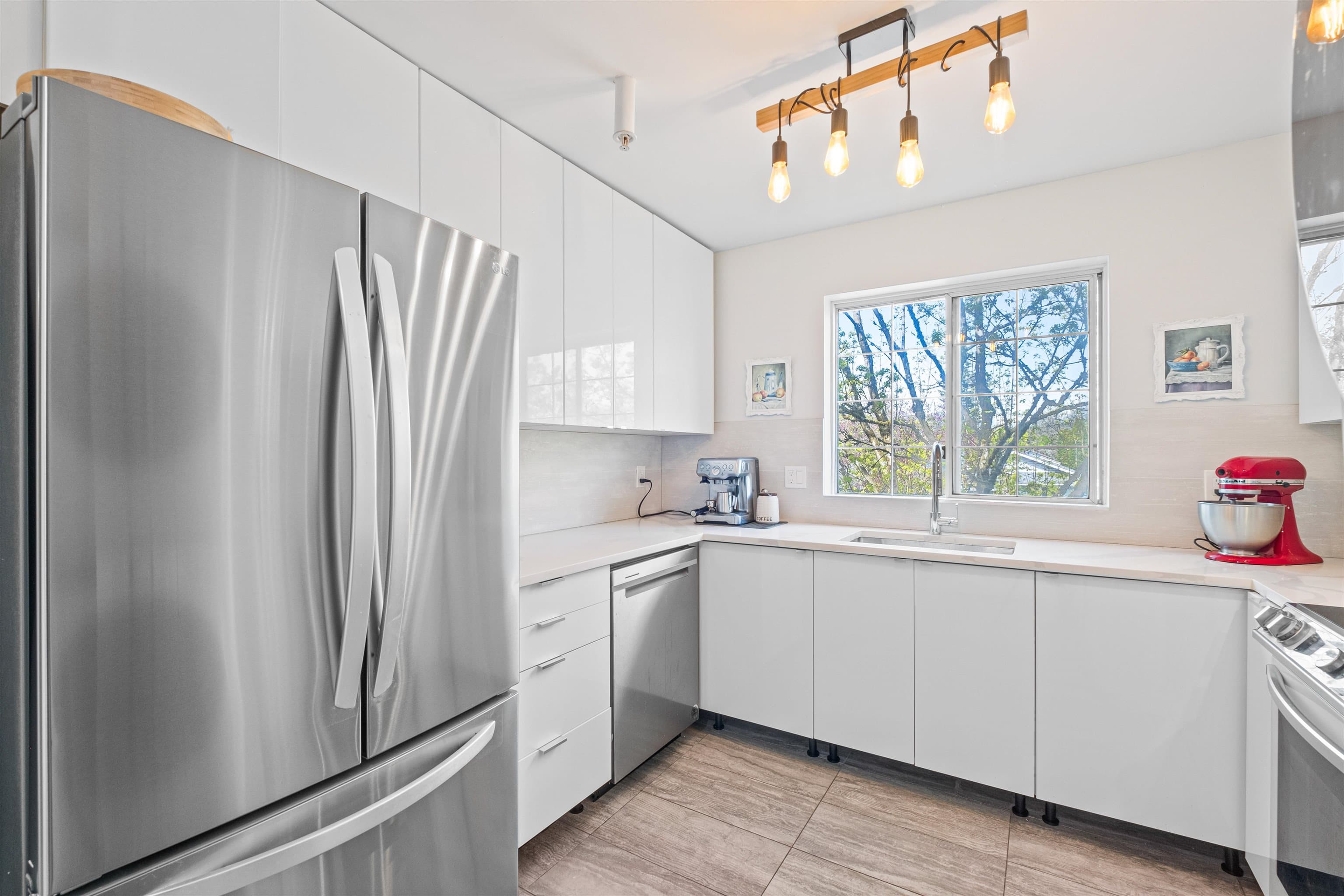 301 - 1990 Coquitlam Avenue, Port Coquitlam