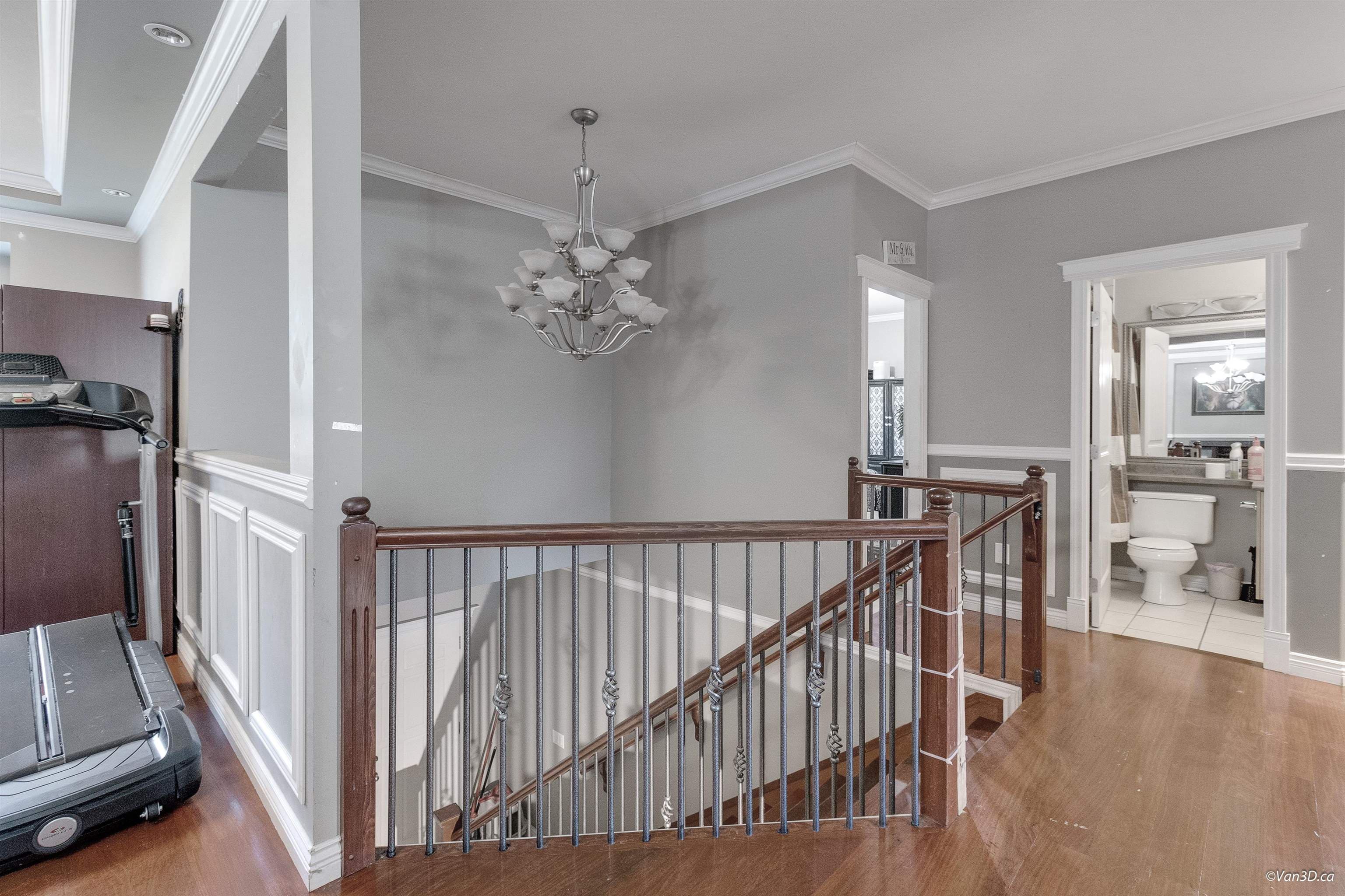 14922 102a Avenue, Surrey, V3R 1K9 — photo 3