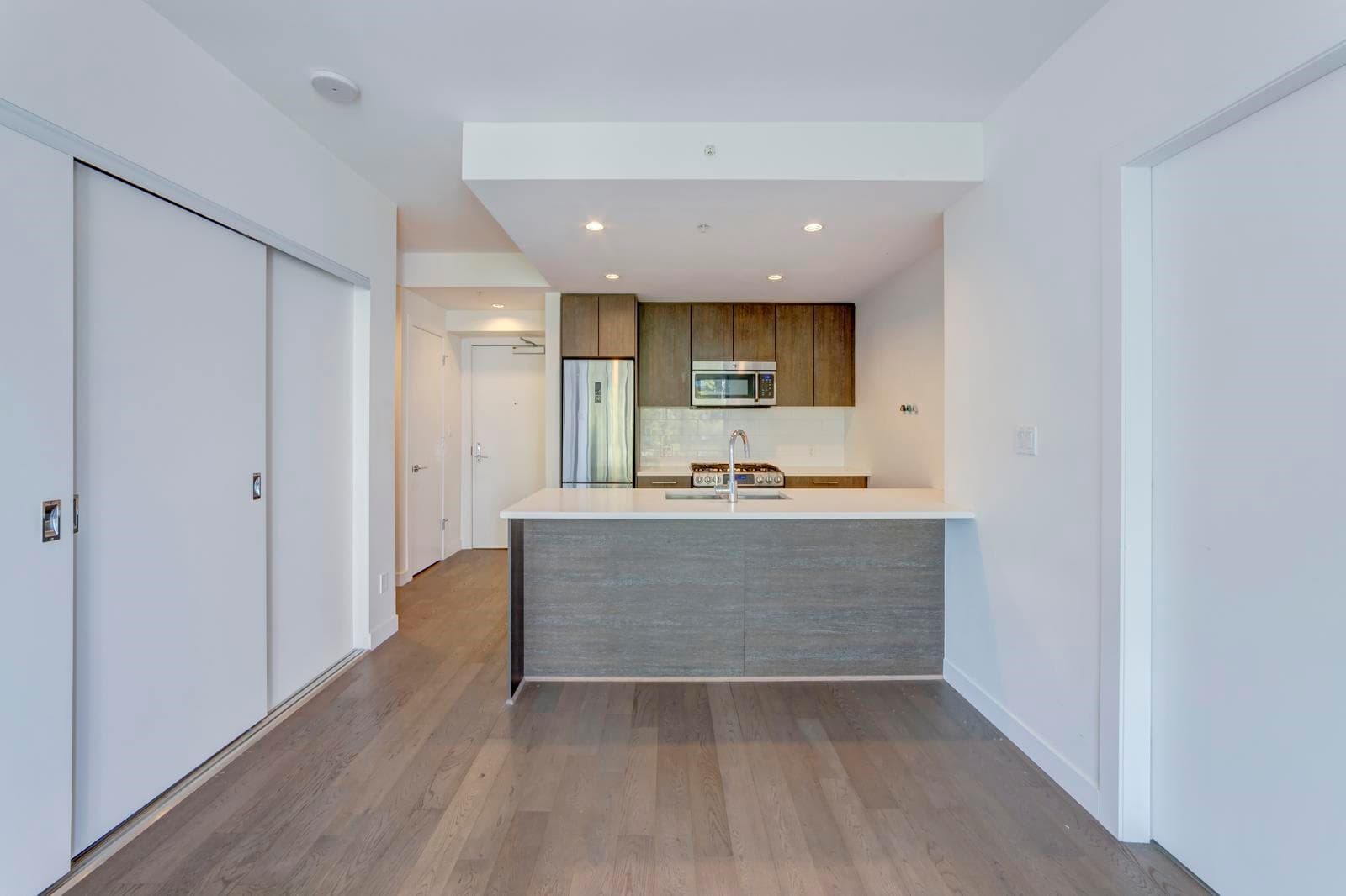 10xx - 9060 University Crescent, Burnaby, V5A 0E1 — photo 2
