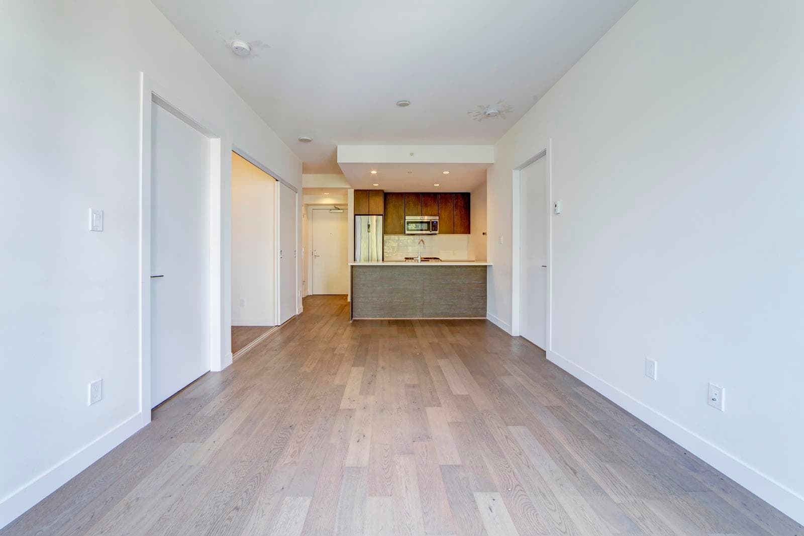 10xx - 9060 University Crescent, Burnaby, V5A 0E1 — photo 3