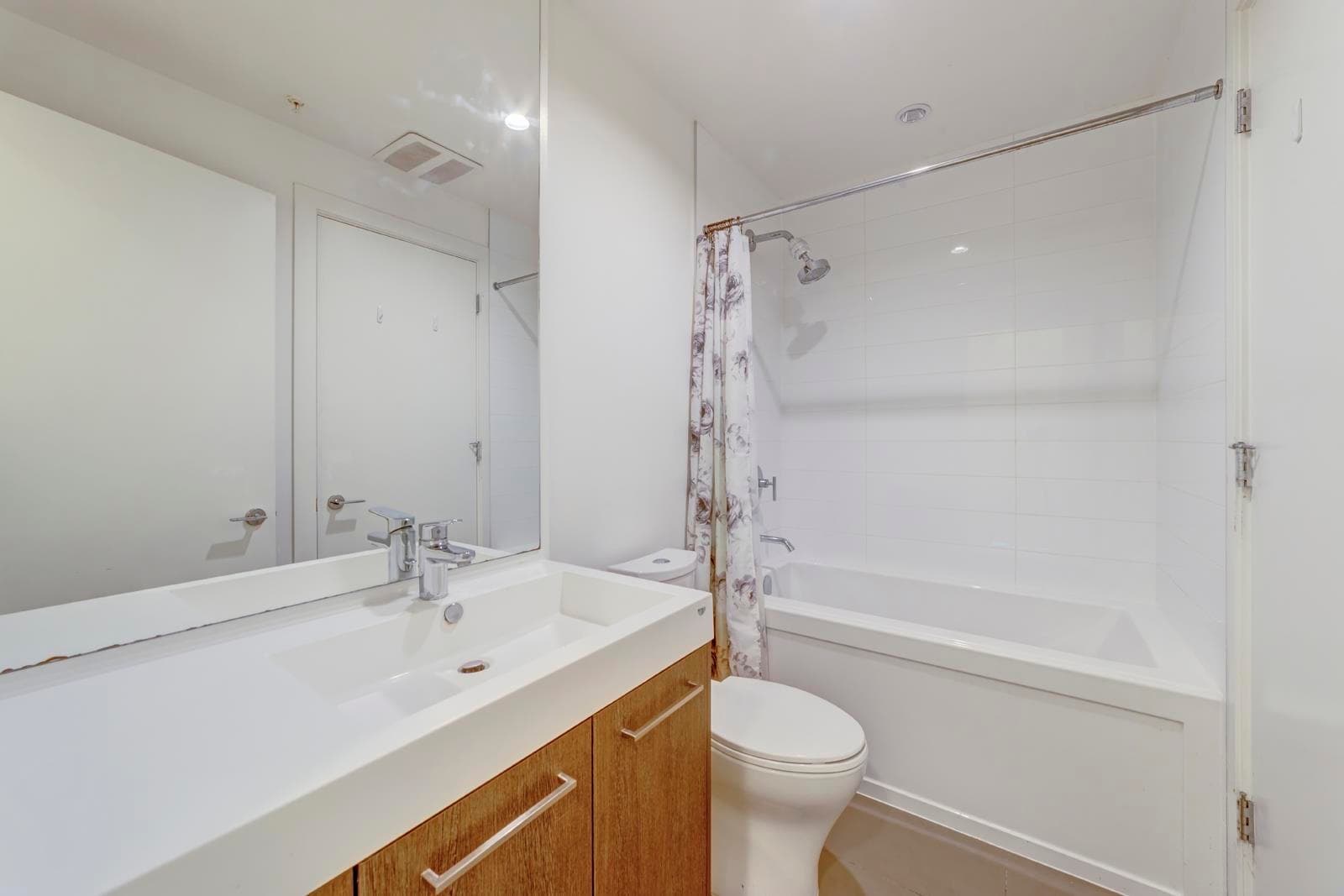 10xx - 9060 University Crescent, Burnaby, V5A 0E1 — photo 5