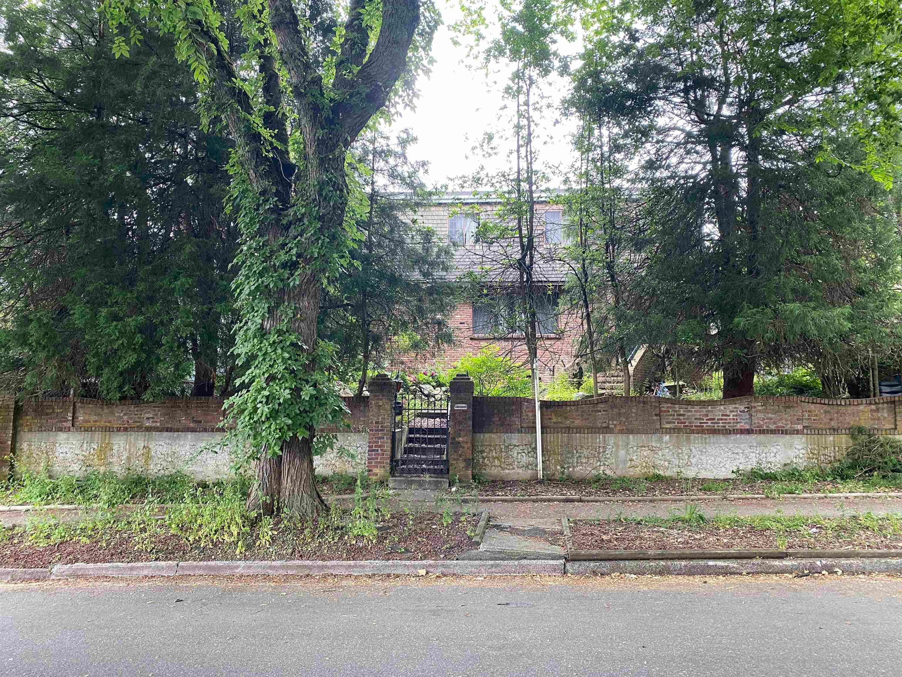 2371 E 6th Avenue, Vancouver, V5N 7M9 — photo 1
