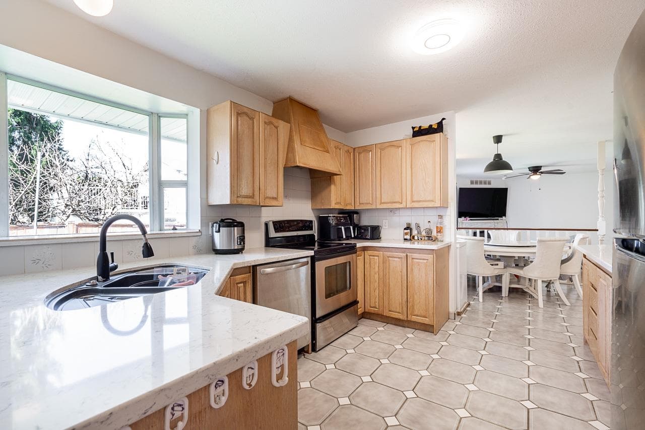 8867 116b Street, Delta, V4C 5Z9 — photo 2