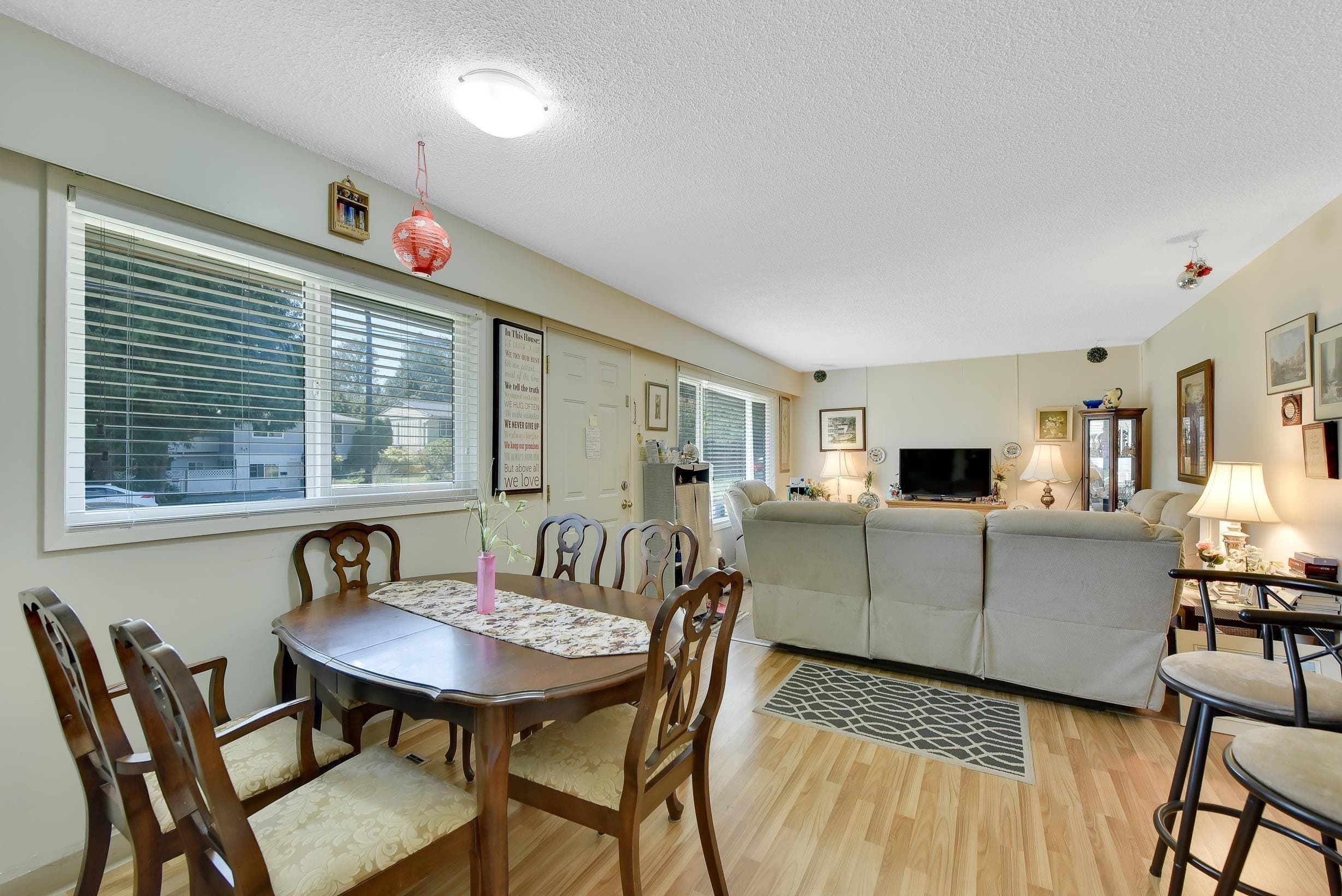 15835 Russell Avenue, White Rock, V4B 2S5 — photo 1