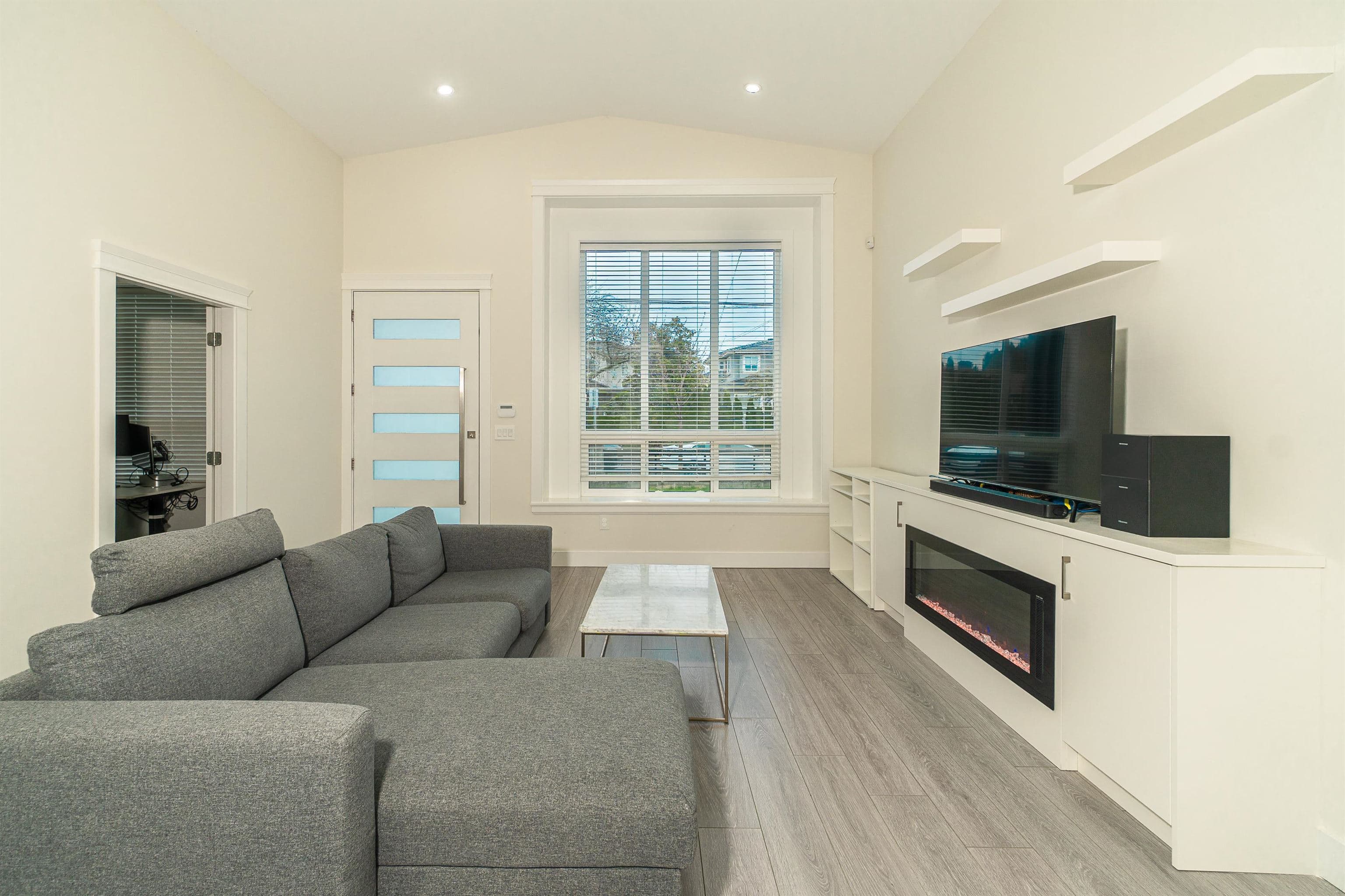 1483 Sperling Avenue, Burnaby, V5B 4J8 — photo 5