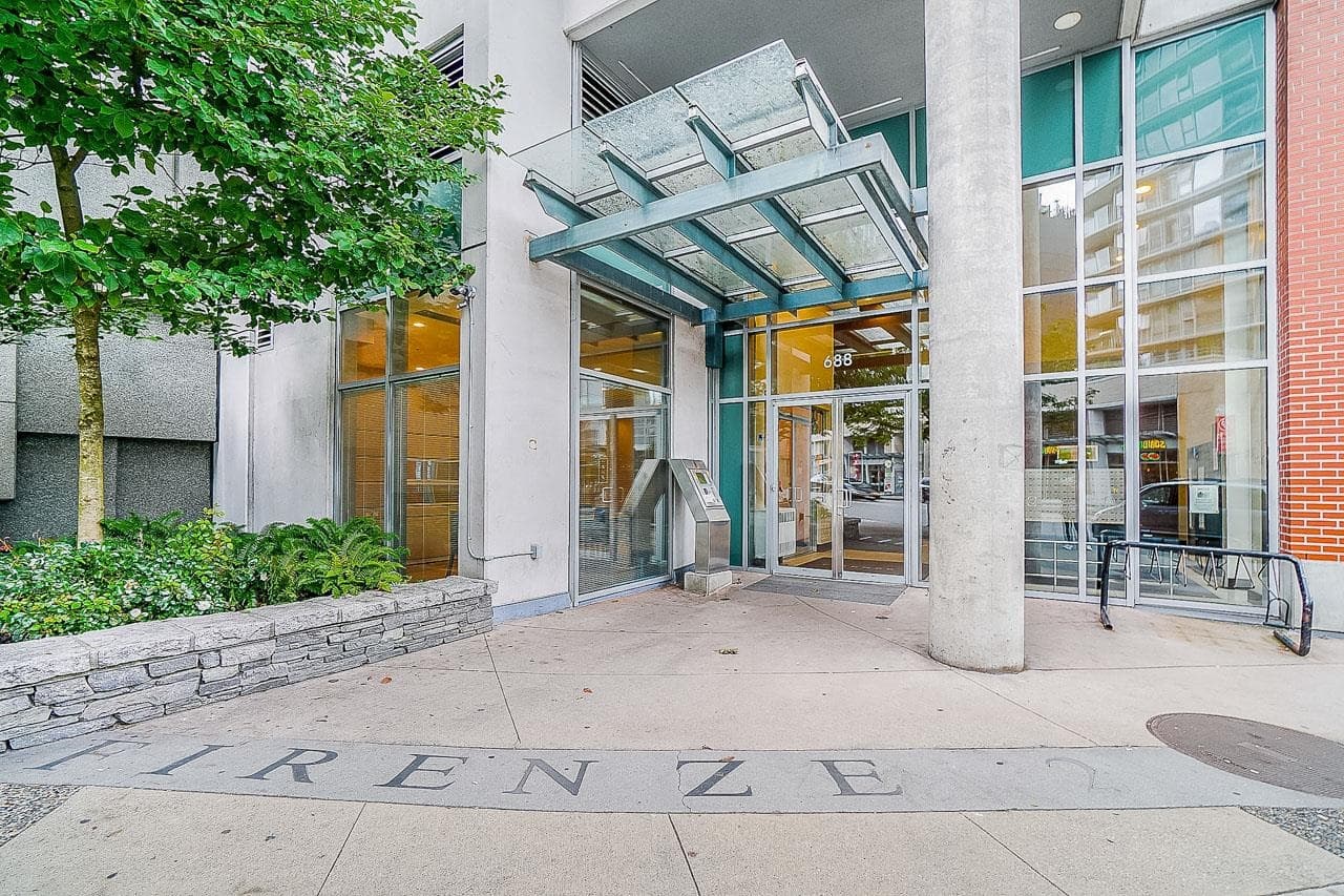 1709 - 688 Abbott Street, Vancouver, V6B 0B9 — photo 3