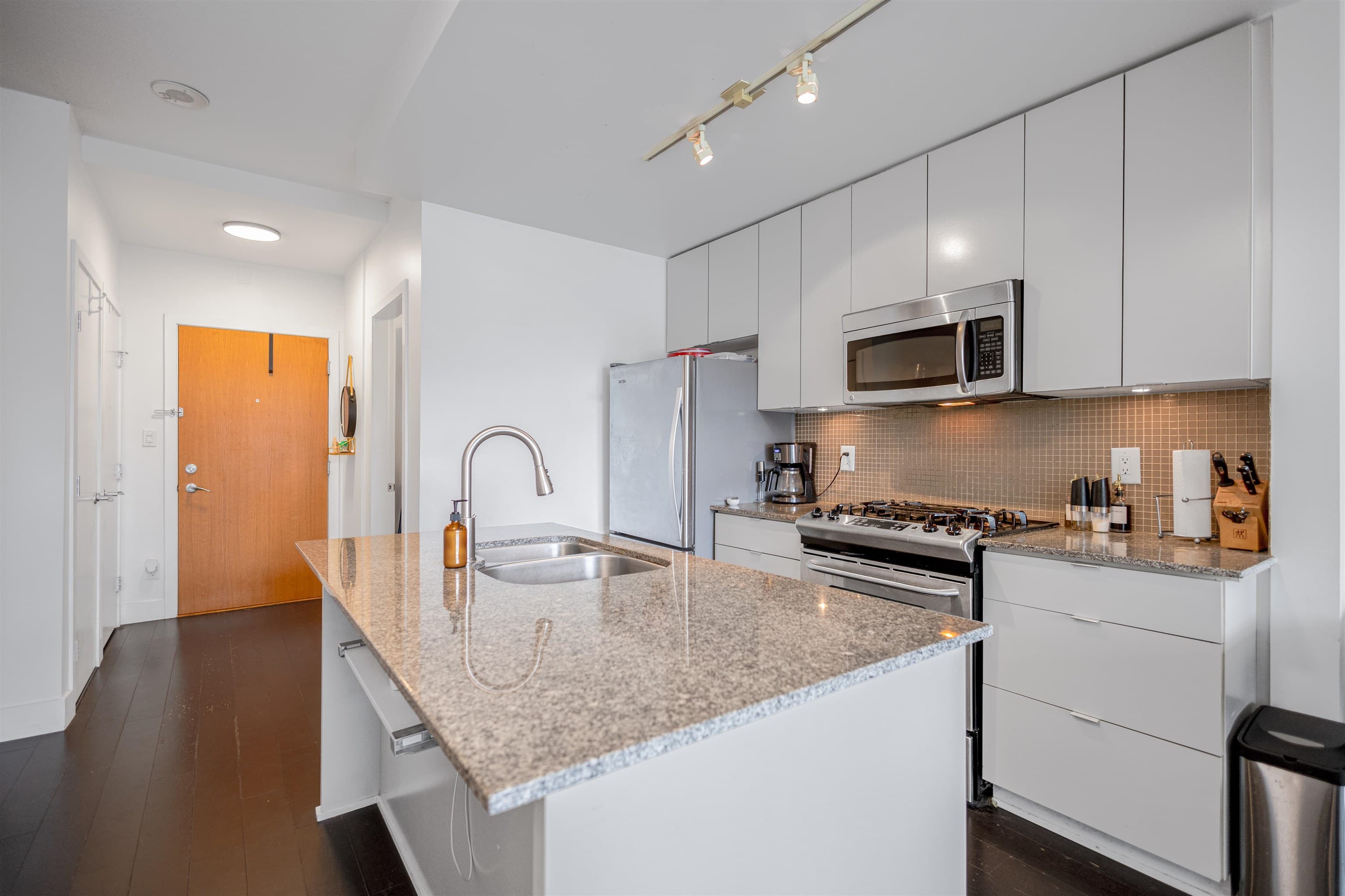 611 - 298 E 11th Avenue, Vancouver, V5T 0A2 — photo 3
