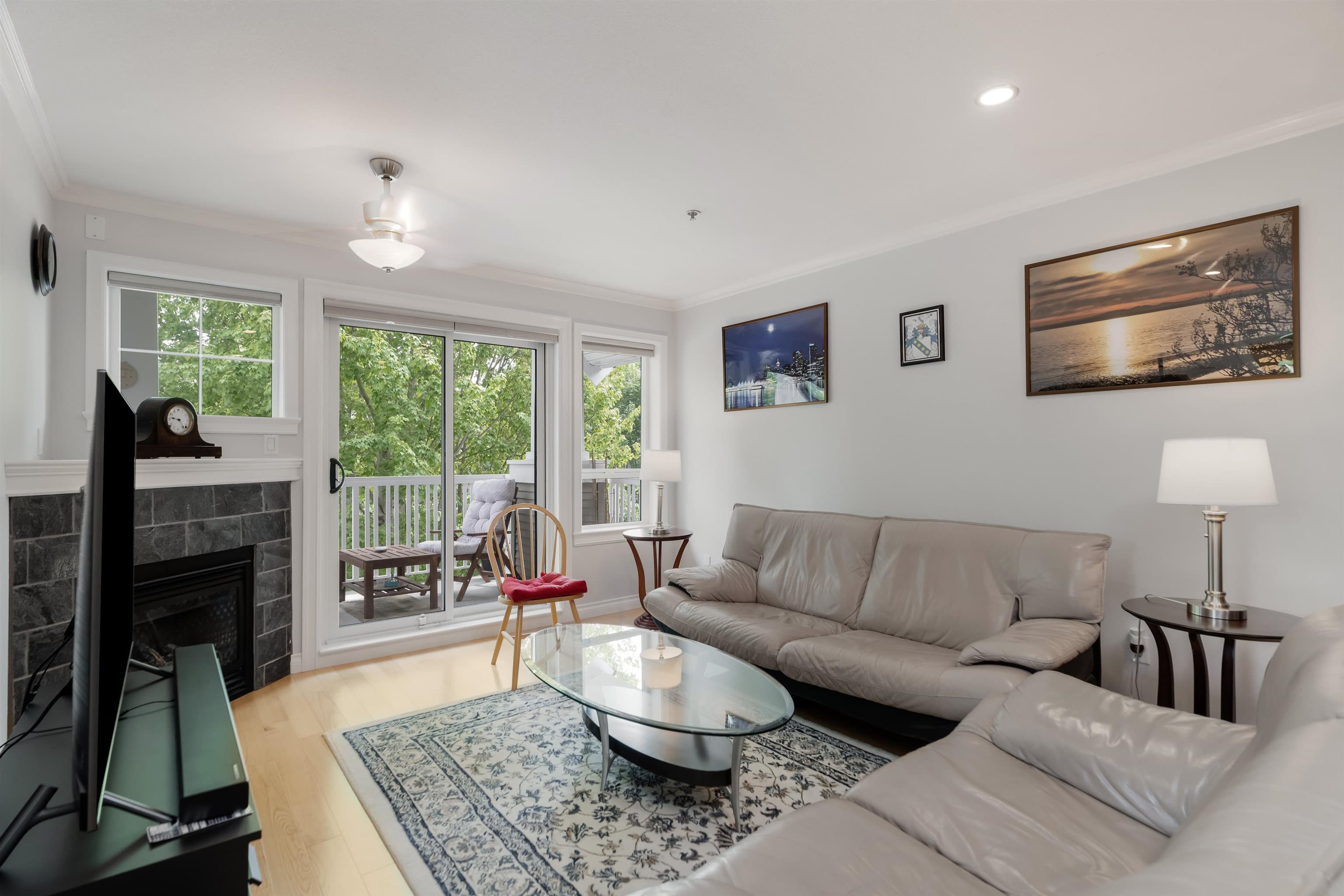 305 - 20750 Duncan Way, Langley, V3A 9J6 — photo 2