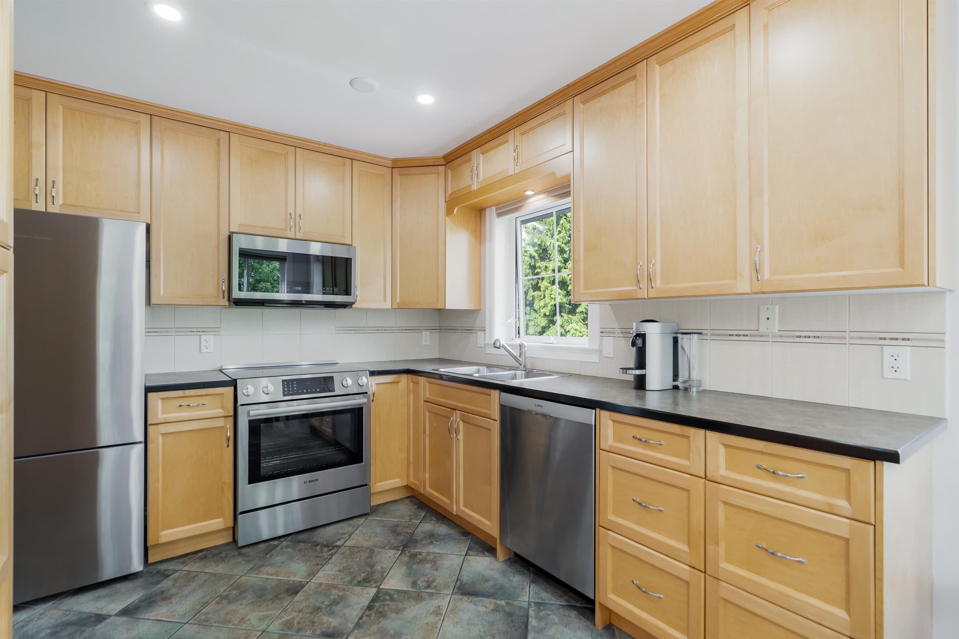 305 - 20750 Duncan Way, Langley, V3A 9J6 — photo 5