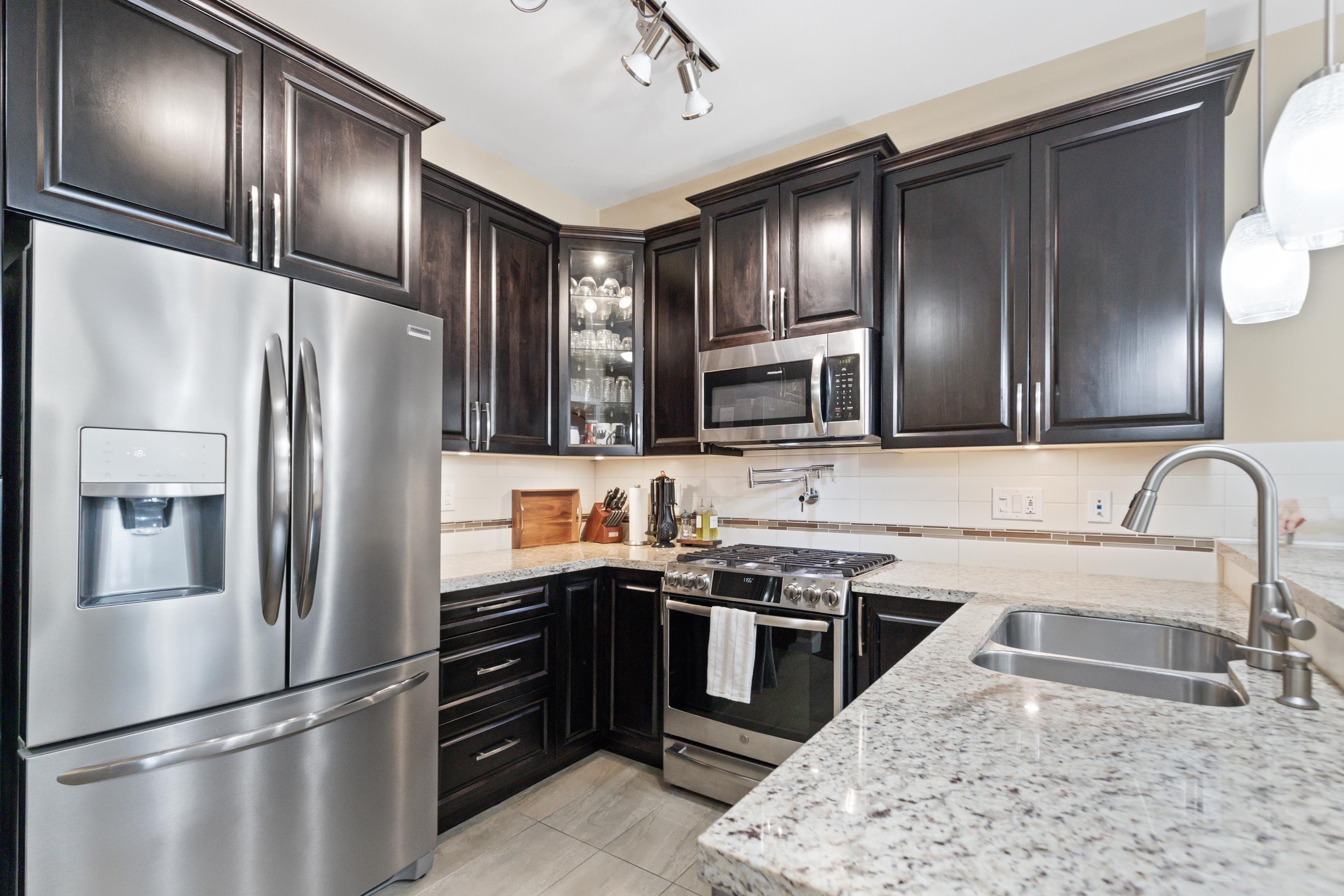 504 - 32445 Simon Avenue, Abbotsford, V2T 0G7 — photo 2