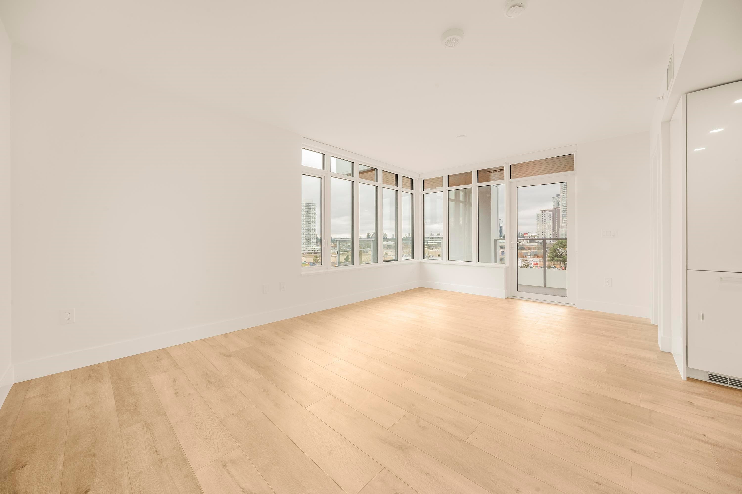 404 - 10428 Whalley Boulevard, Surrey, V3T 1W6 — photo 4