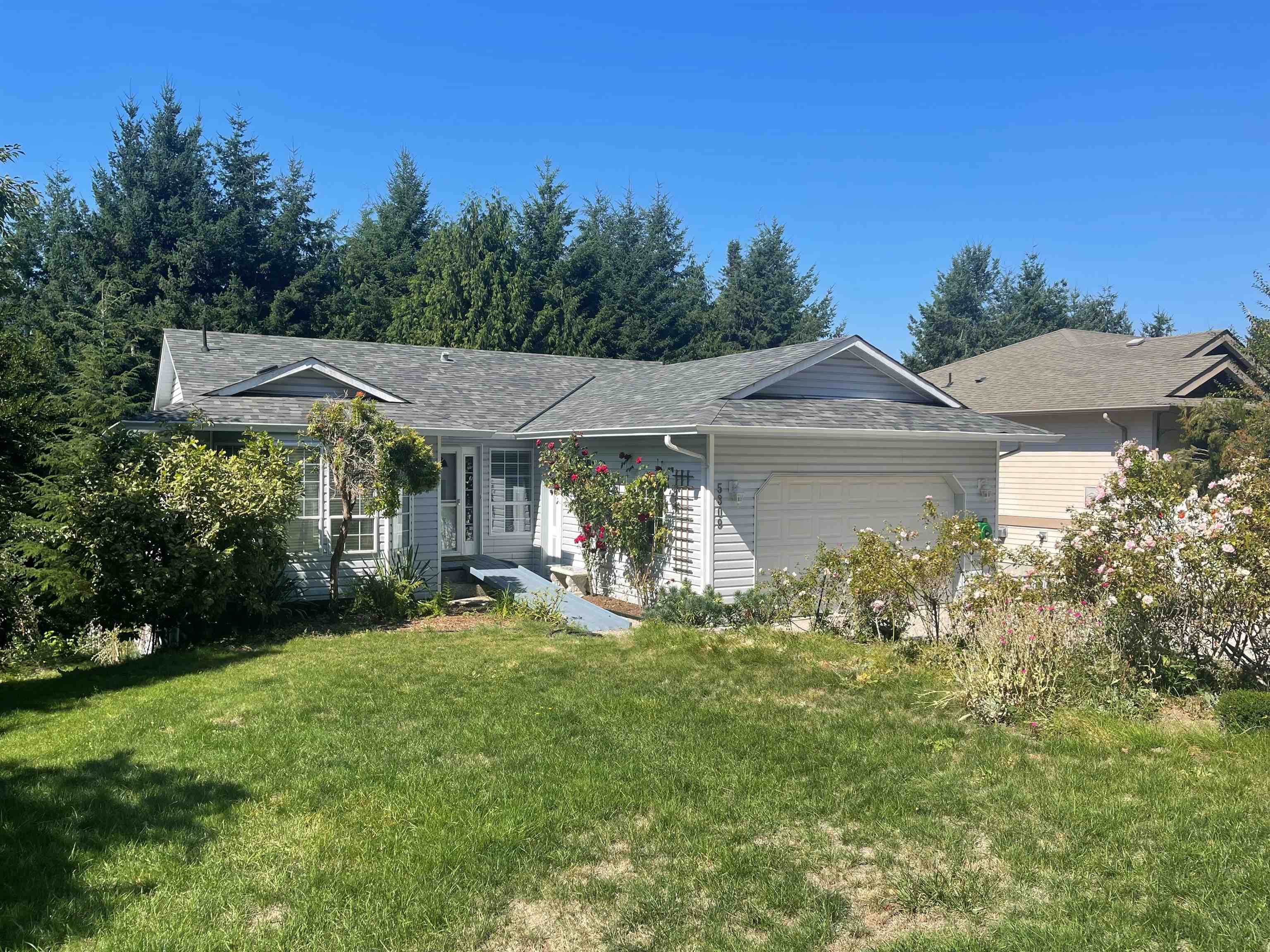 5309 Cedarview Place, Sechelt, V7Z 0C2 — photo 1