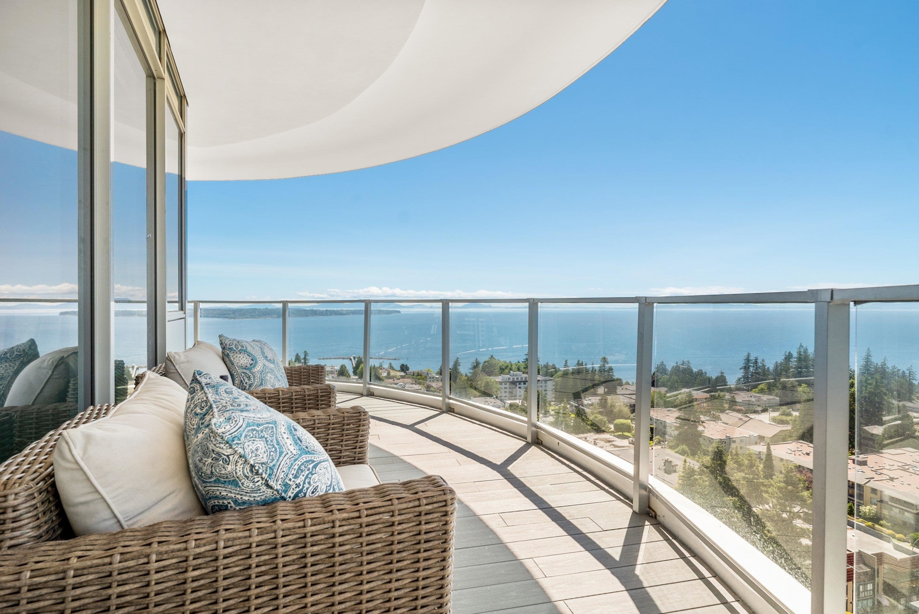 1701 - 1500 Martin Street, White Rock, V3Z 2L5 — photo 1