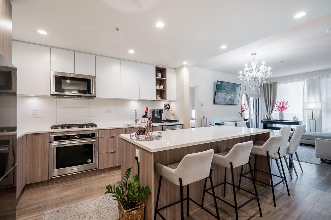 204 - 750 Dogwood Street, Coquitlam, V3J 4B7 — photo 1