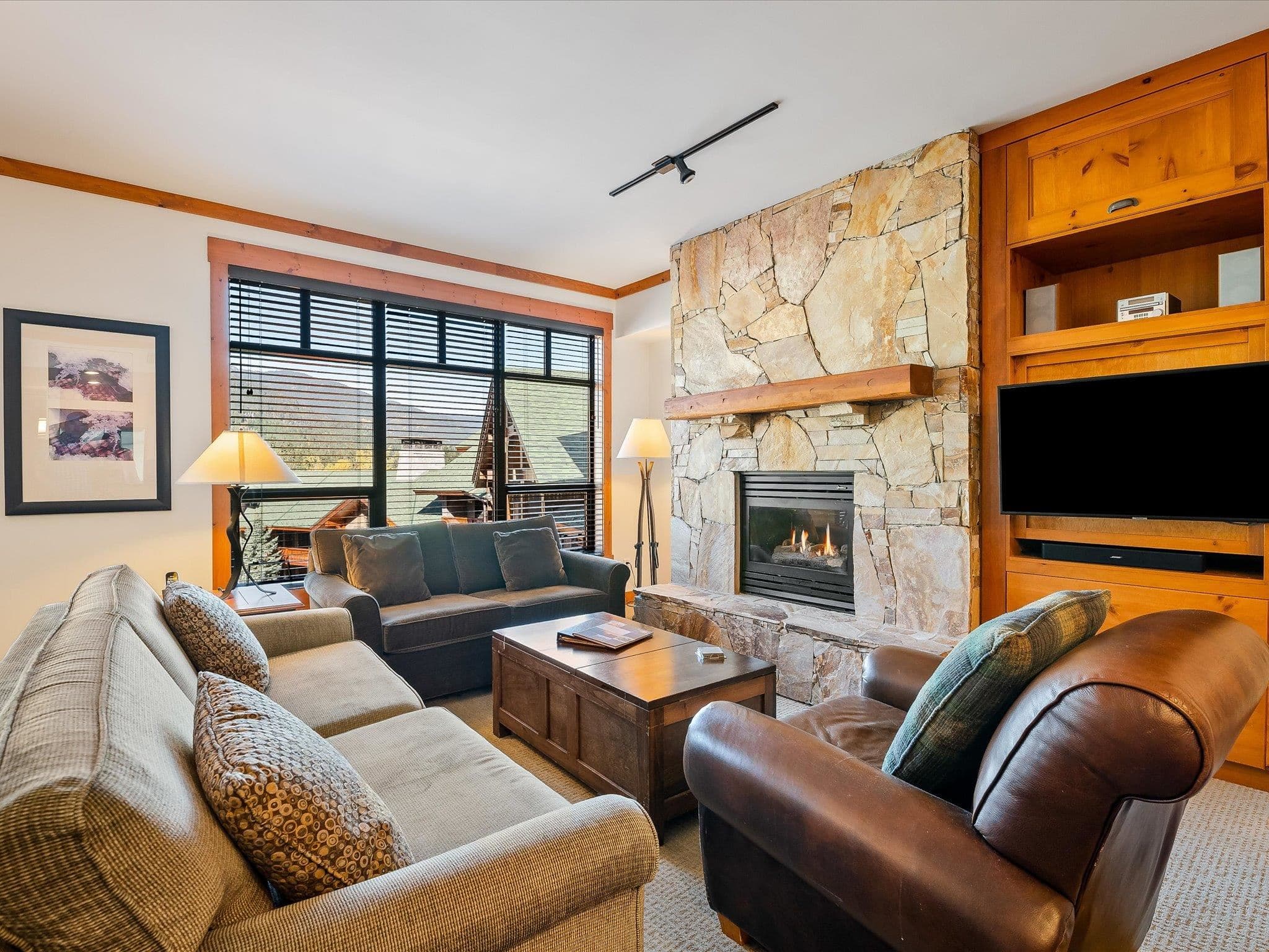 524 - 2202 Gondola Way, Whistler, V8E 0M7 — photo 3