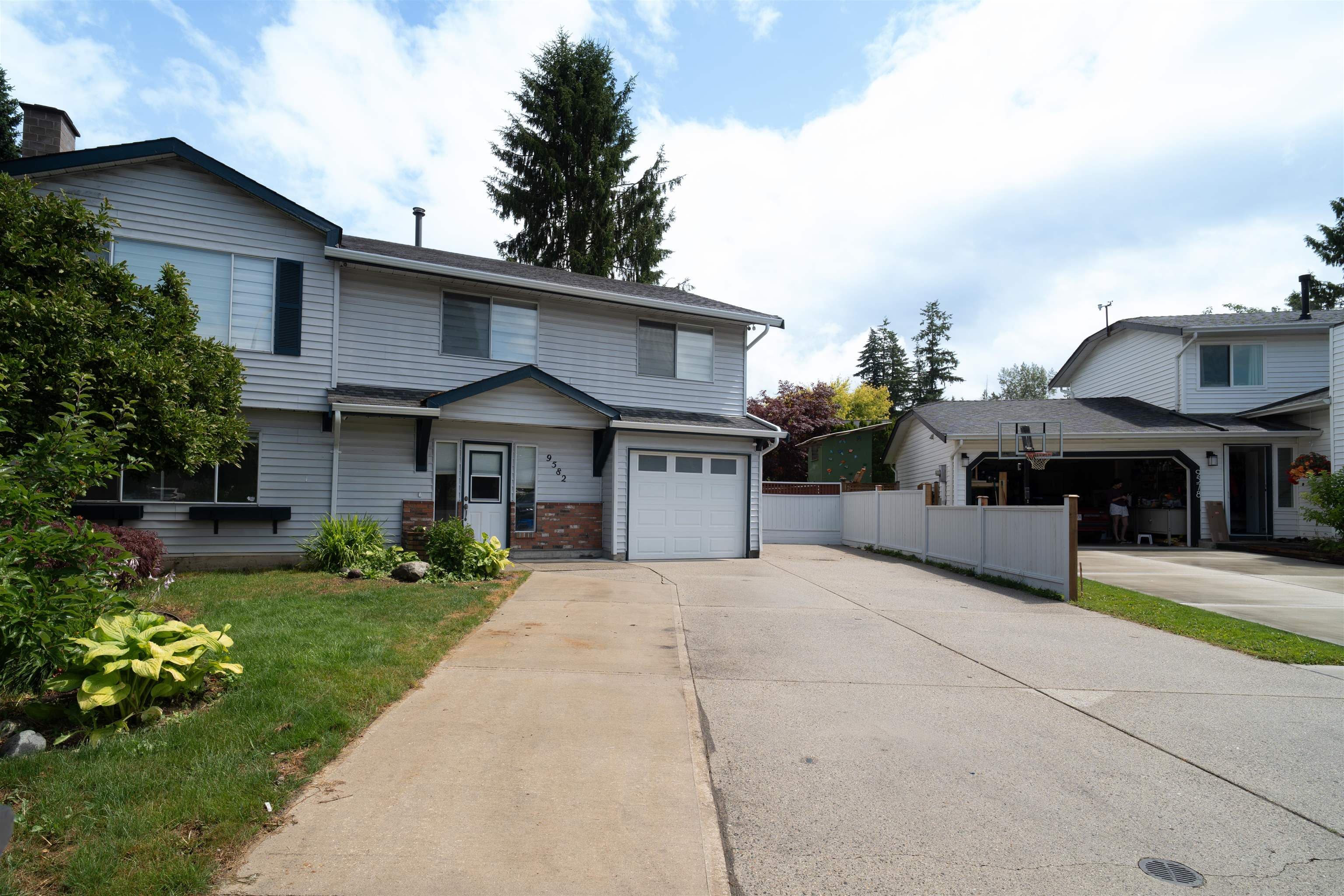 9582 212b Street, Langley, V1M 1N4 — photo 2