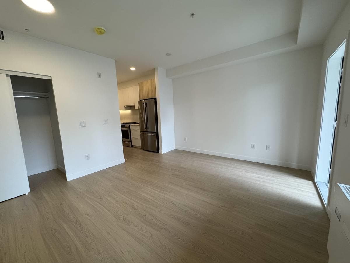 1FL - 2450 Garden Drive, Vancouver, V5N 0K1 — photo 2