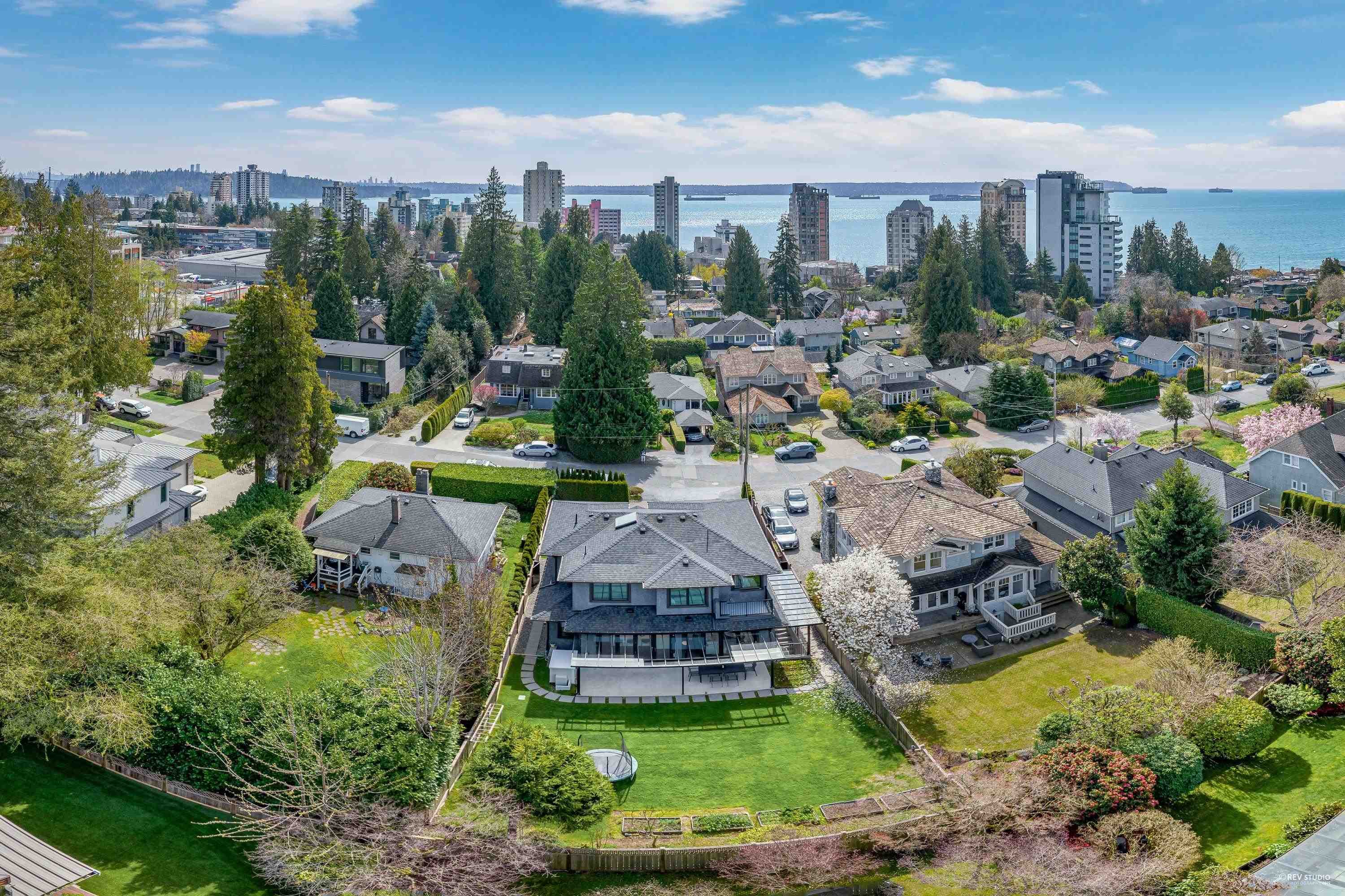 2227 Haywood Avenue, West Vancouver, V7V 1X6 — photo 2