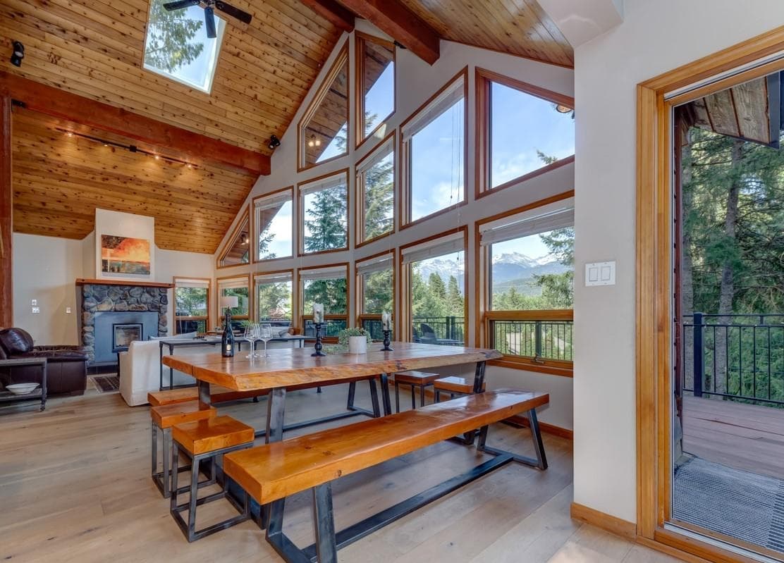 8505 Matterhorn Drive, Whistler, V8E 0G1 — photo 2