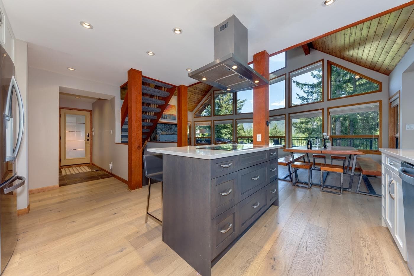 8505 Matterhorn Drive, Whistler, V8E 0G1 — photo 4