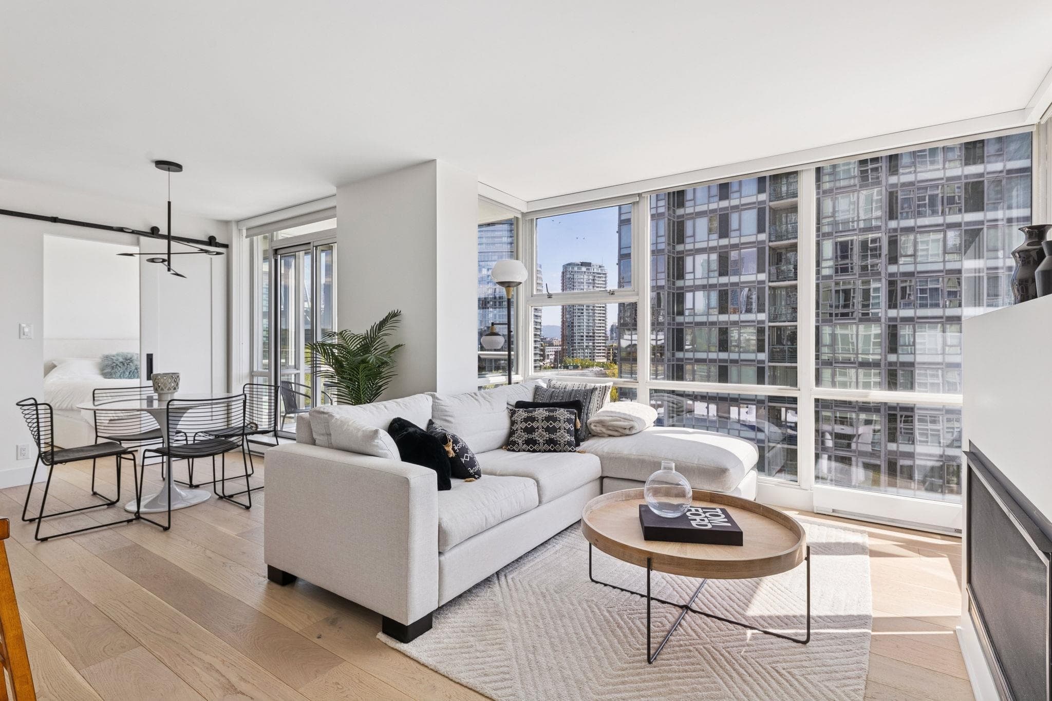 801 - 1077 Marinaside Crescent, Vancouver, V6Z 2Z5 — photo 3