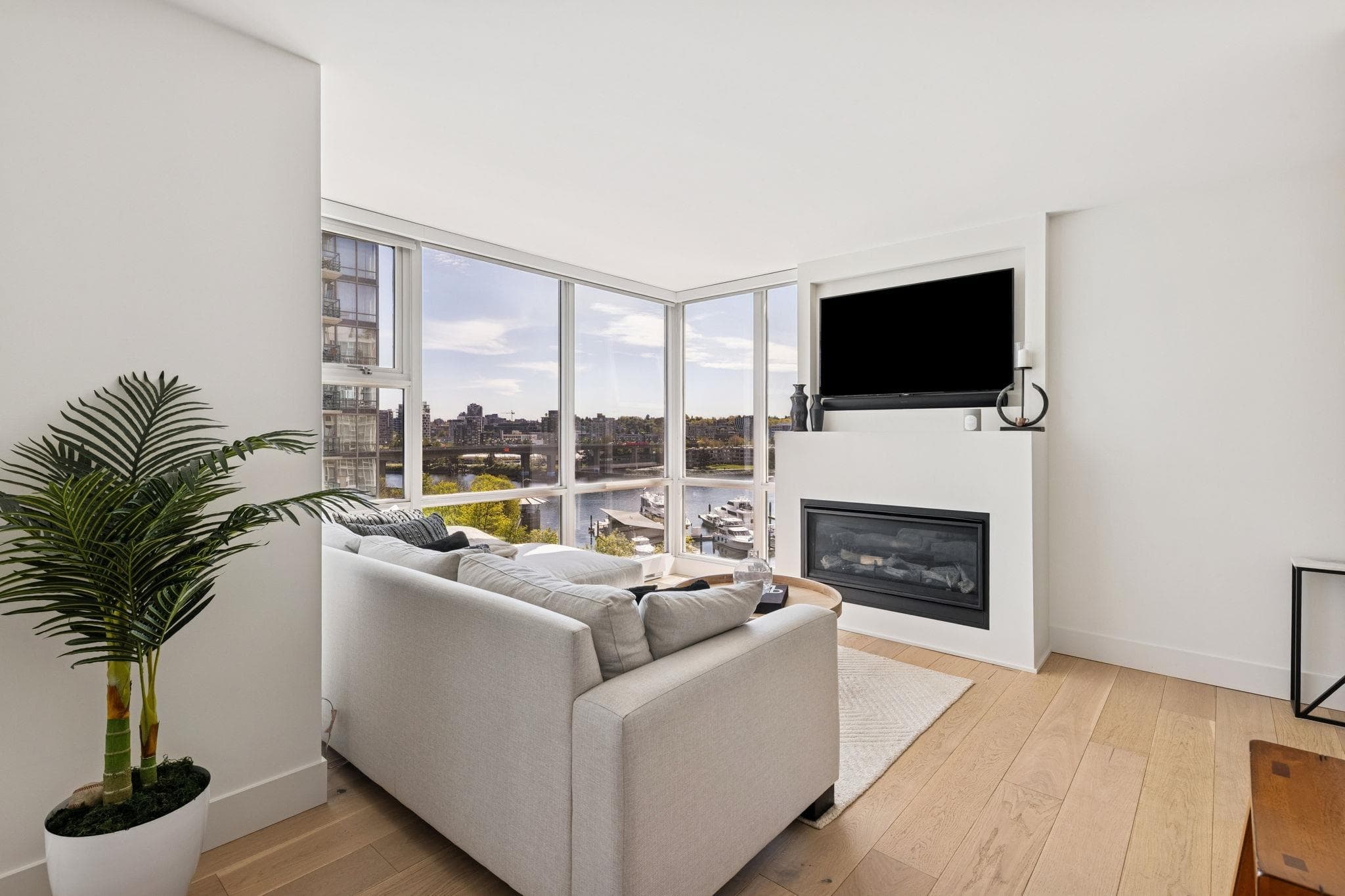801 - 1077 Marinaside Crescent, Vancouver, V6Z 2Z5 — photo 5