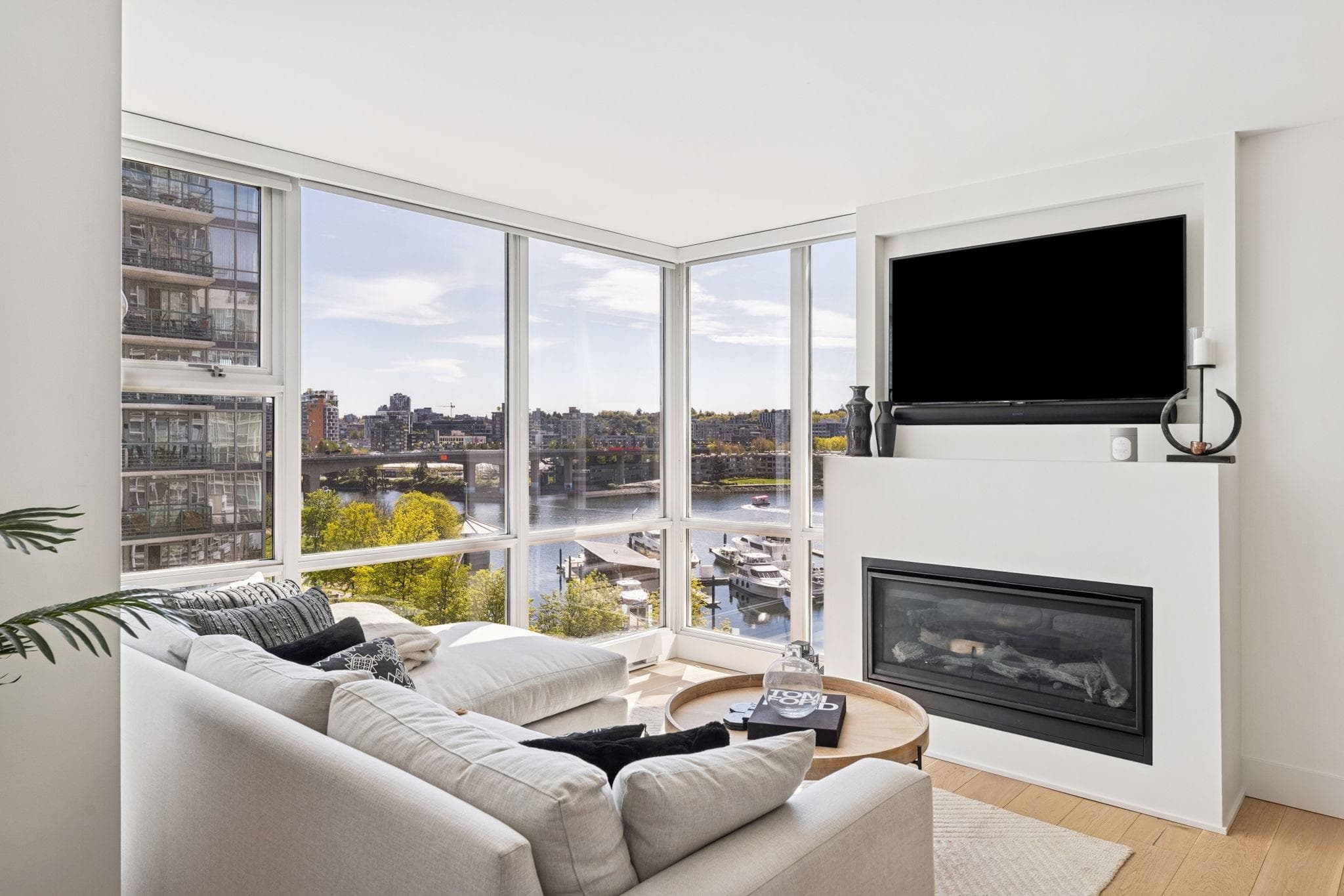 801 - 1077 Marinaside Crescent, Vancouver, V6Z 2Z5 — photo 4