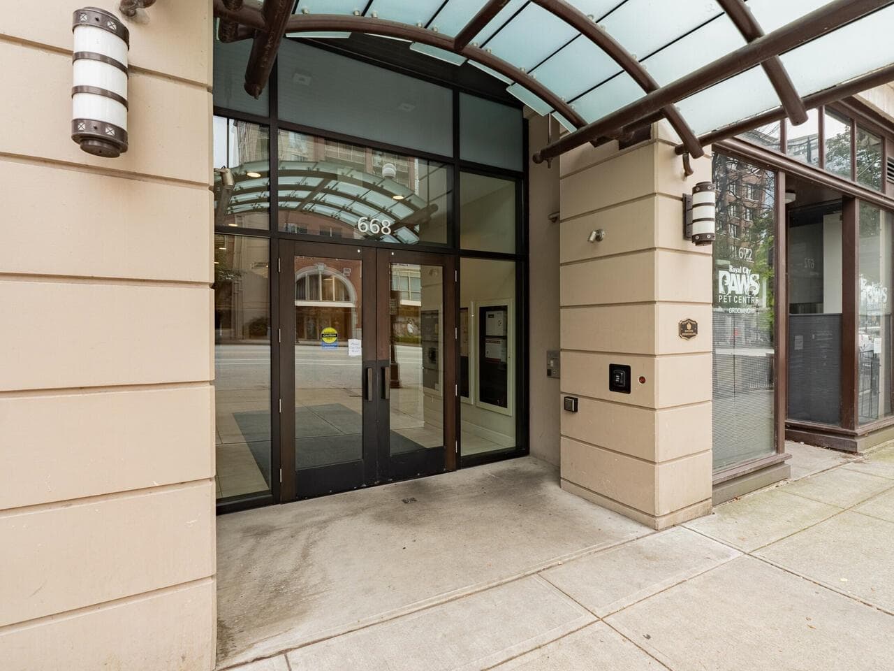 304 - 668 Columbia Street, New Westminster, V3M 1A9 — photo 2