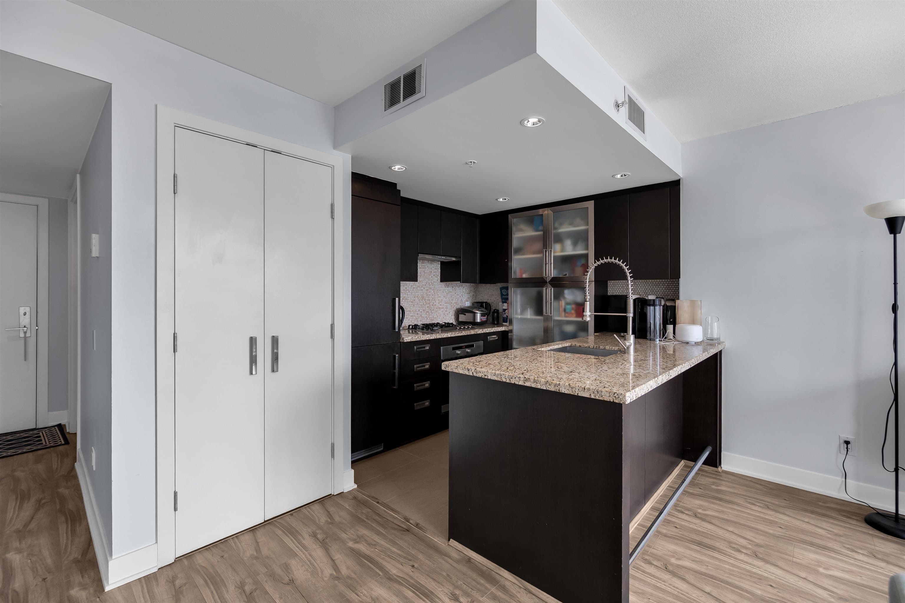 1607 - 1055 Richards Street, Vancouver, V6B 0C2 — photo 5