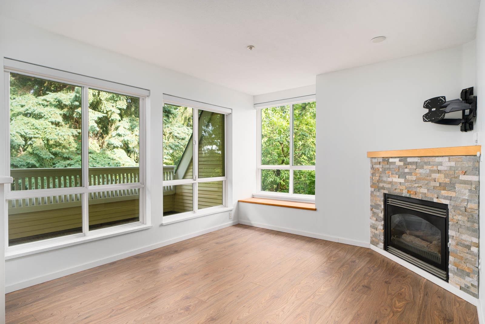 321 - 6833 Village Green, Burnaby, V5E 4M1 — photo 2