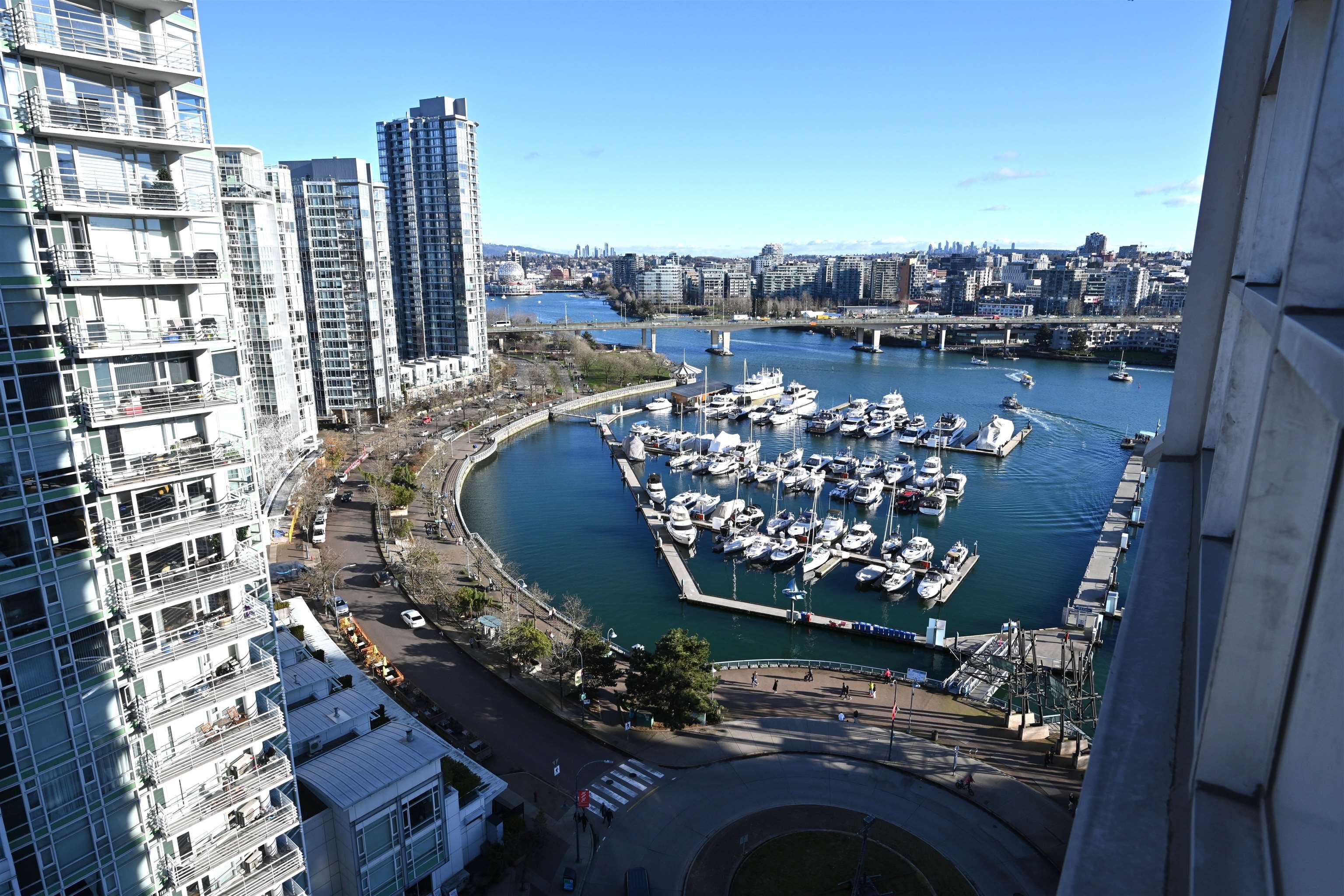 2002 - 1201 Marinaside Crescent, Vancouver, V6Z 2V2 — photo 2