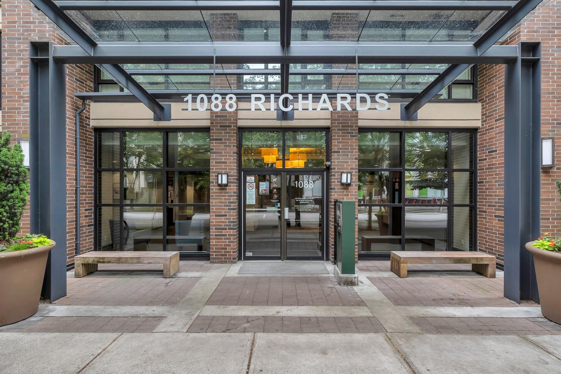 209 - 1088 Richards Street, Vancouver, V6B 0J8 — photo 2