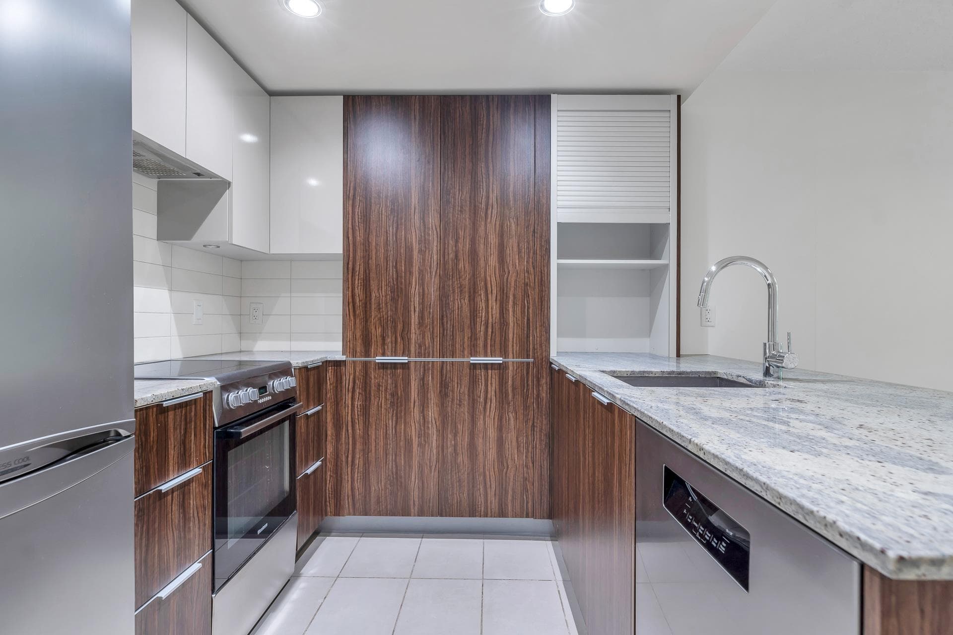 209 - 1088 Richards Street, Vancouver, V6B 0J8 — photo 5