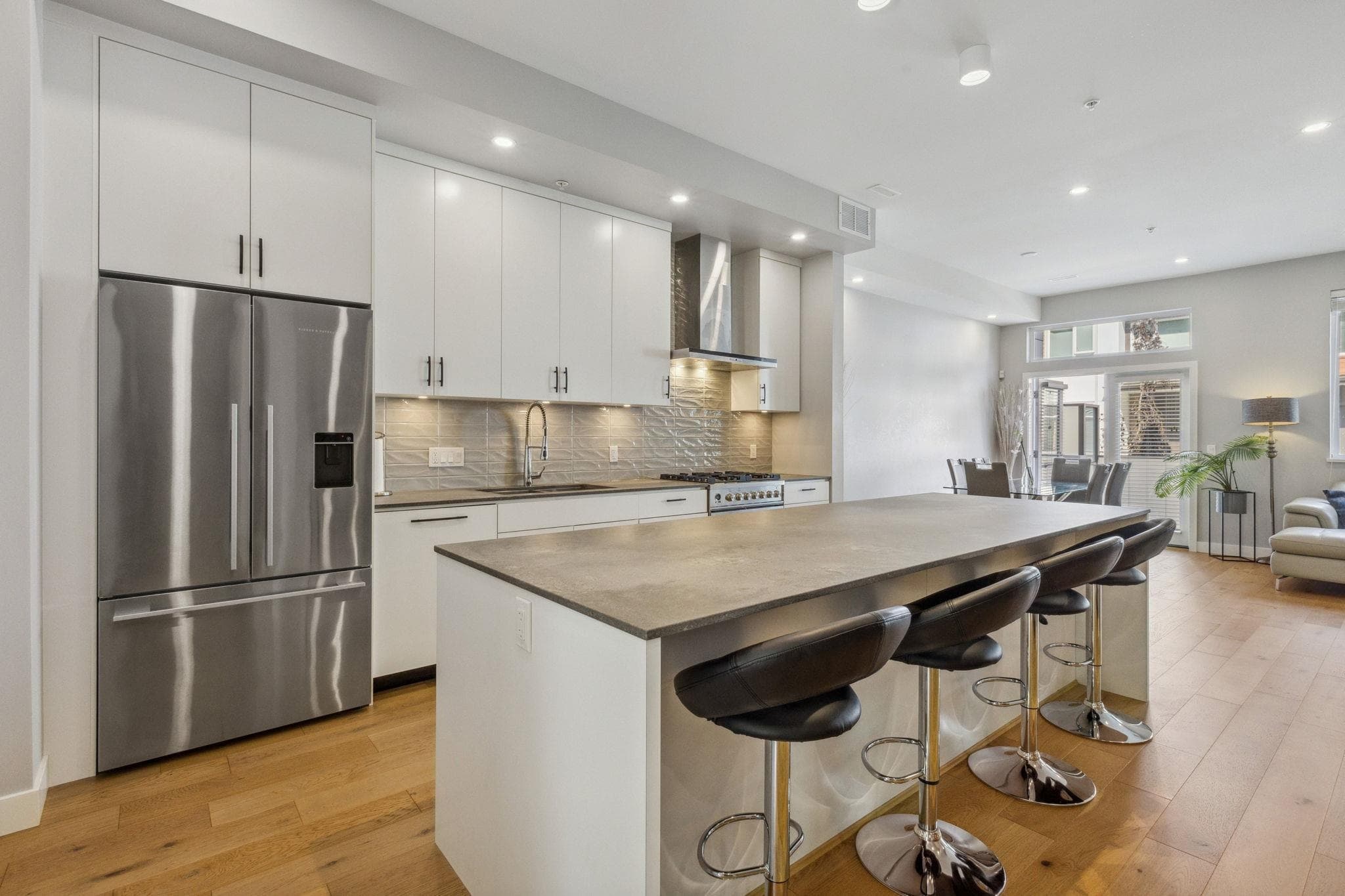 4684 Capilano Road, North Vancouver, V7R 4K3 — photo 2