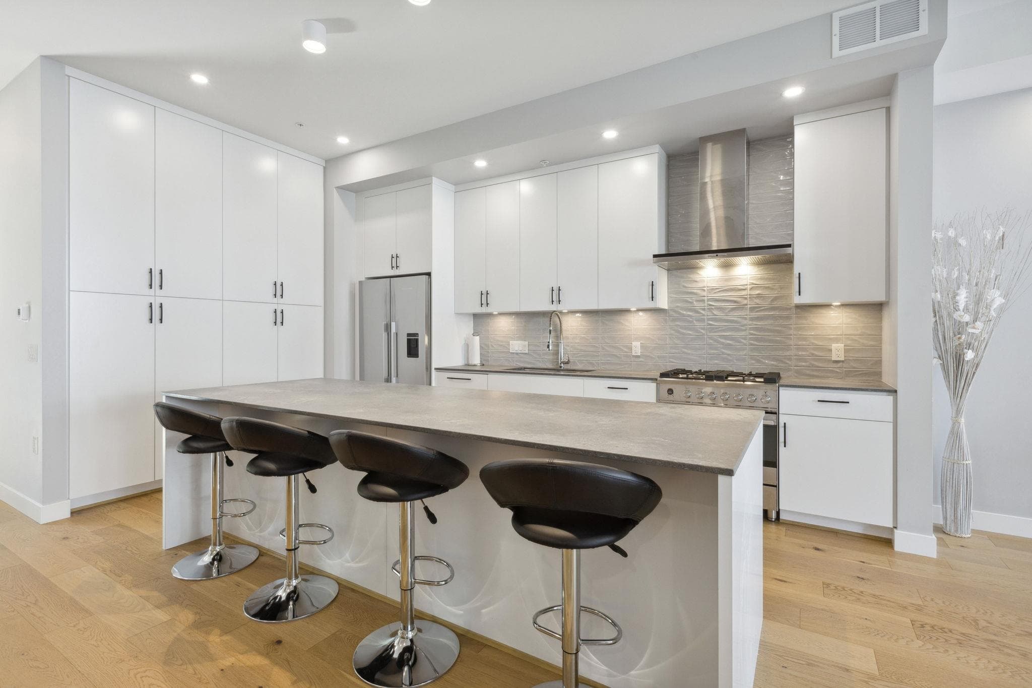 4684 Capilano Road, North Vancouver, V7R 4K3 — photo 3