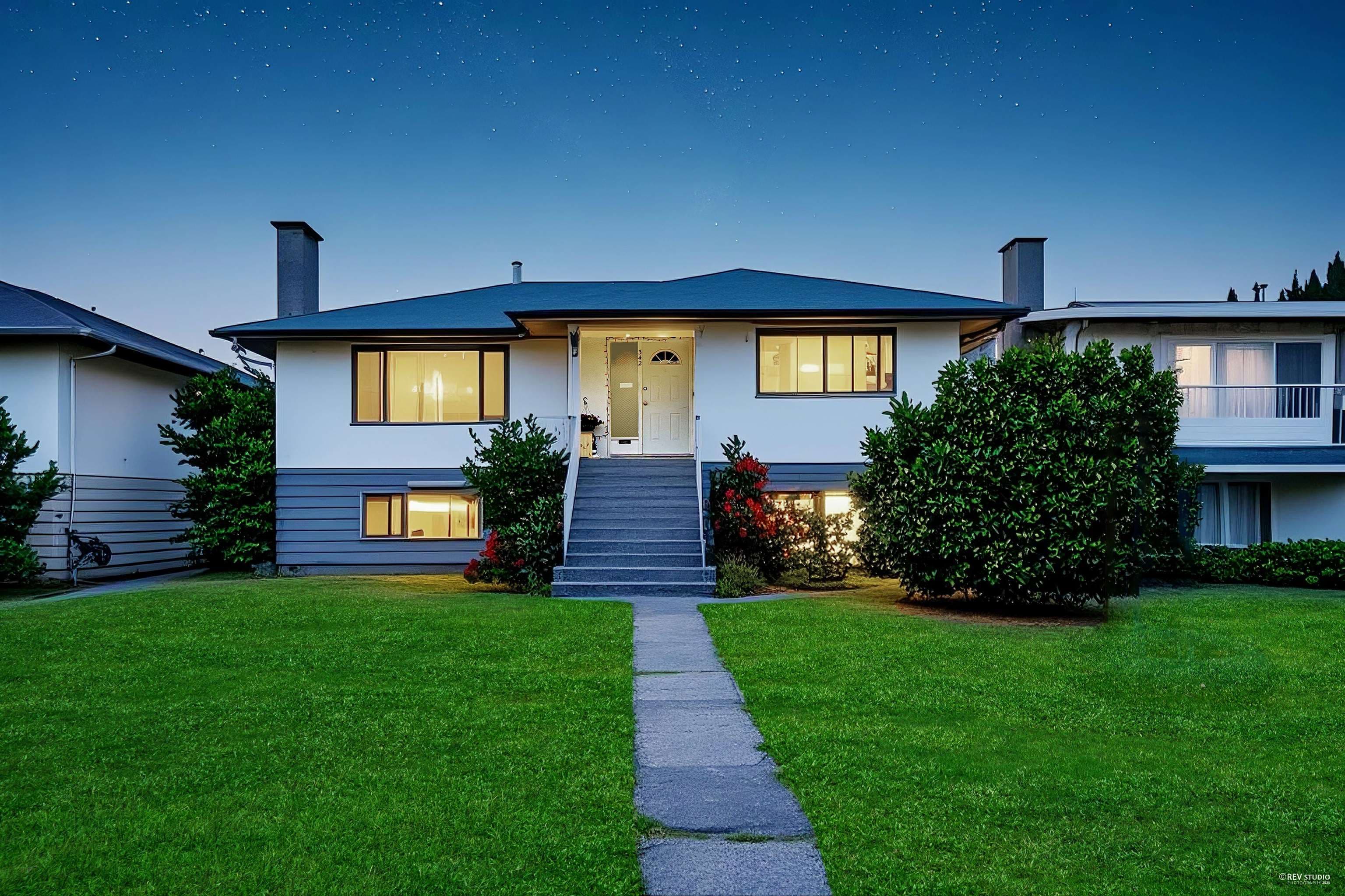 342 E 18th Street, North Vancouver, V7L 2X9 — photo 1