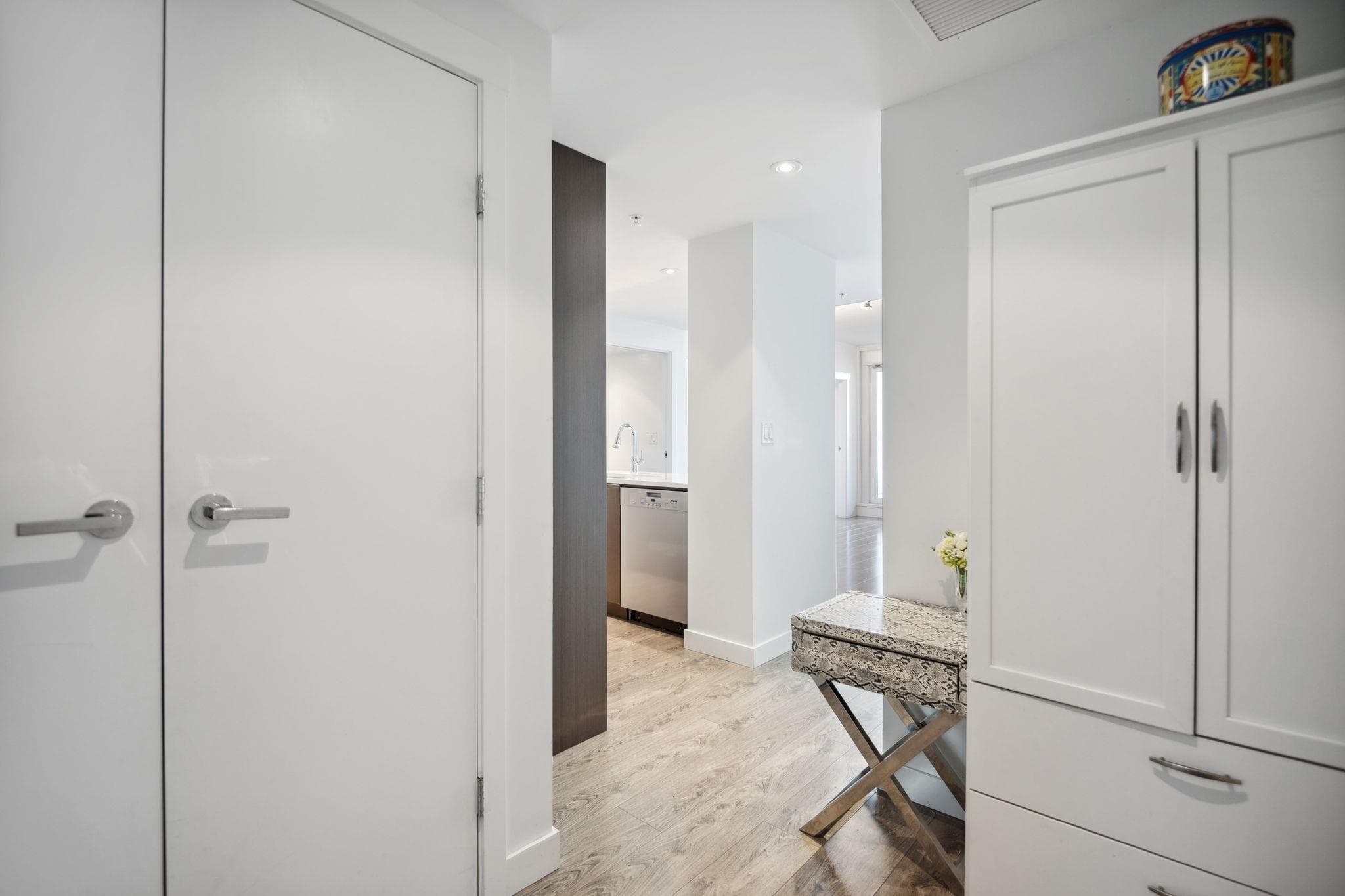 502 - 110 Switchmen Street, Vancouver, V6A 0C6 — photo 2
