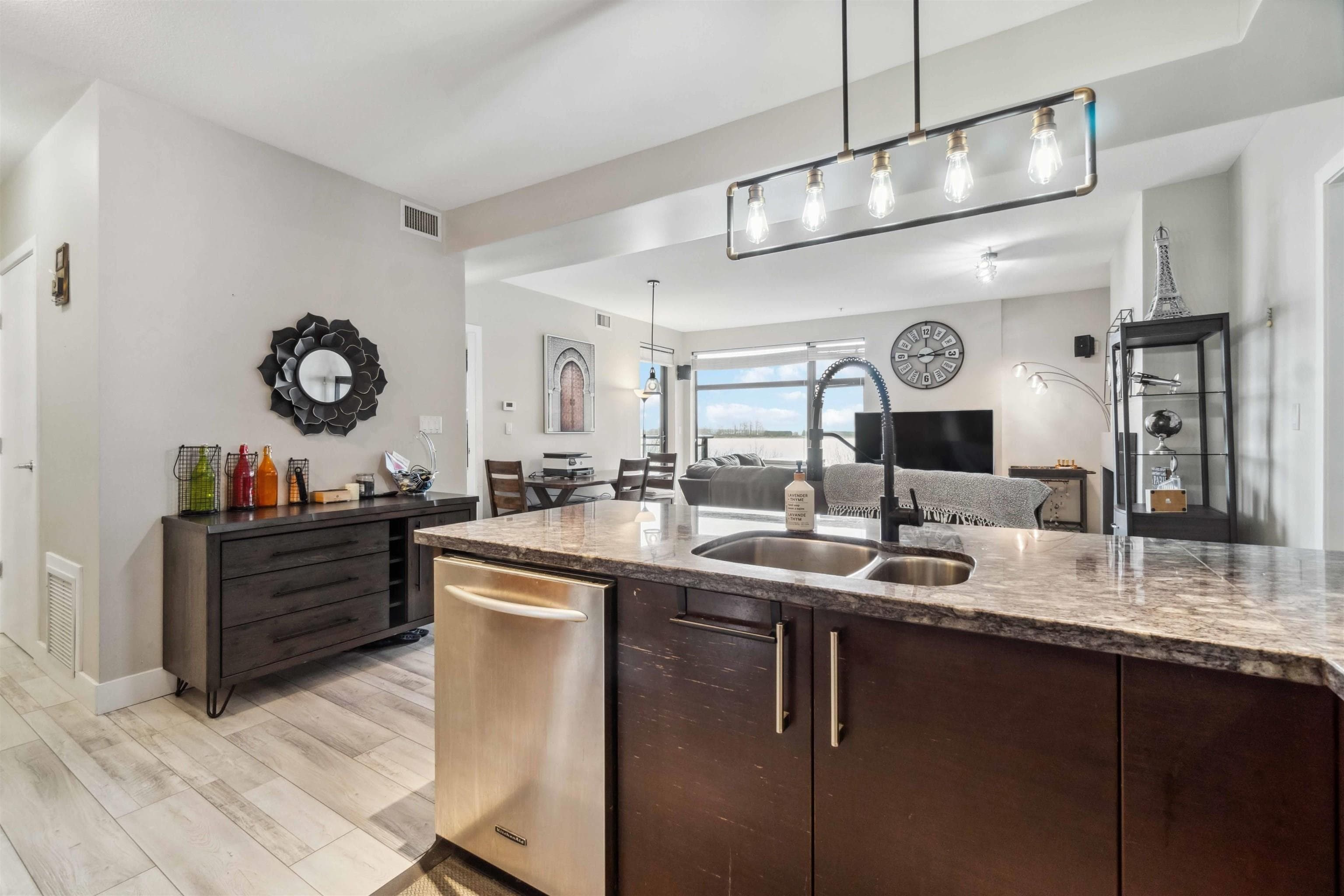 201 - 14300 Riverport Way, Richmond, V6W 0A4 — photo 2