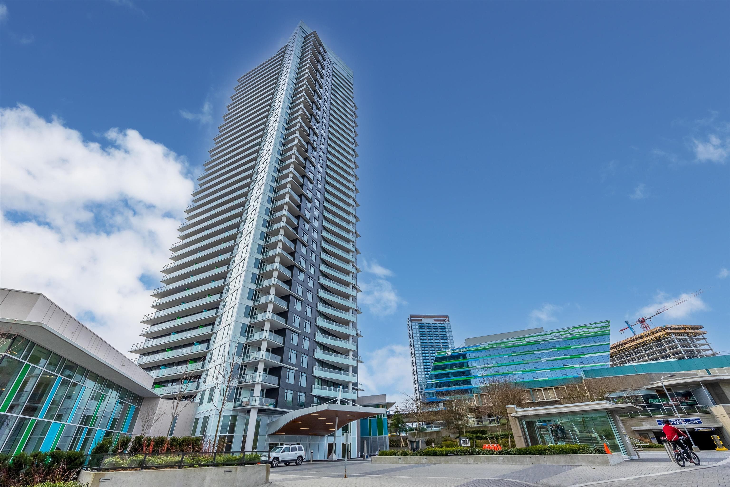 1105 - 9887 Whalley Boulevard, Surrey, V3T 0P4 — photo 1