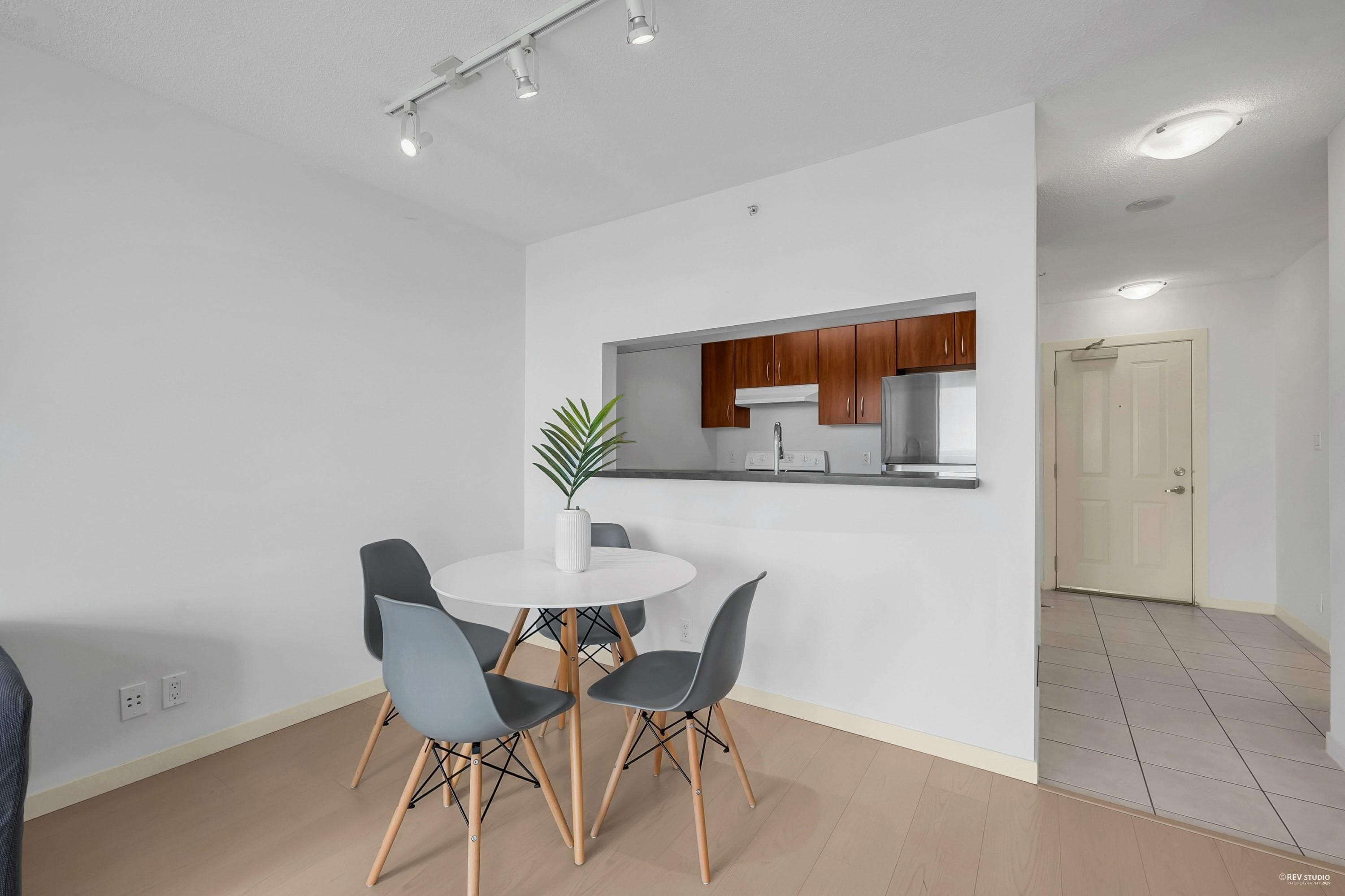 2008 - 3663 Crowley Drive, Vancouver, V5R 6H4 — photo 5