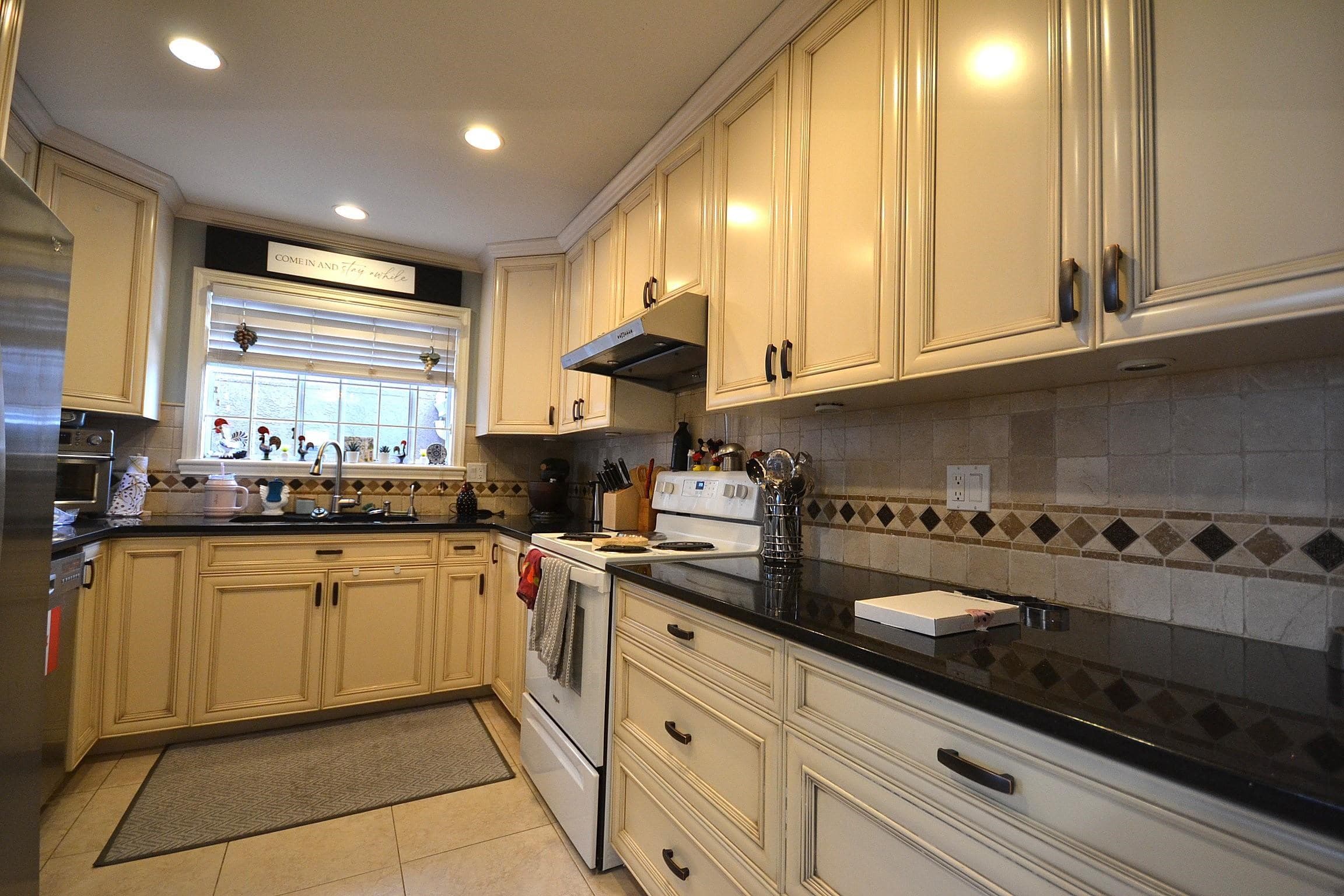 8832 15th Avenue, Burnaby, V3N 1Y3 — photo 3