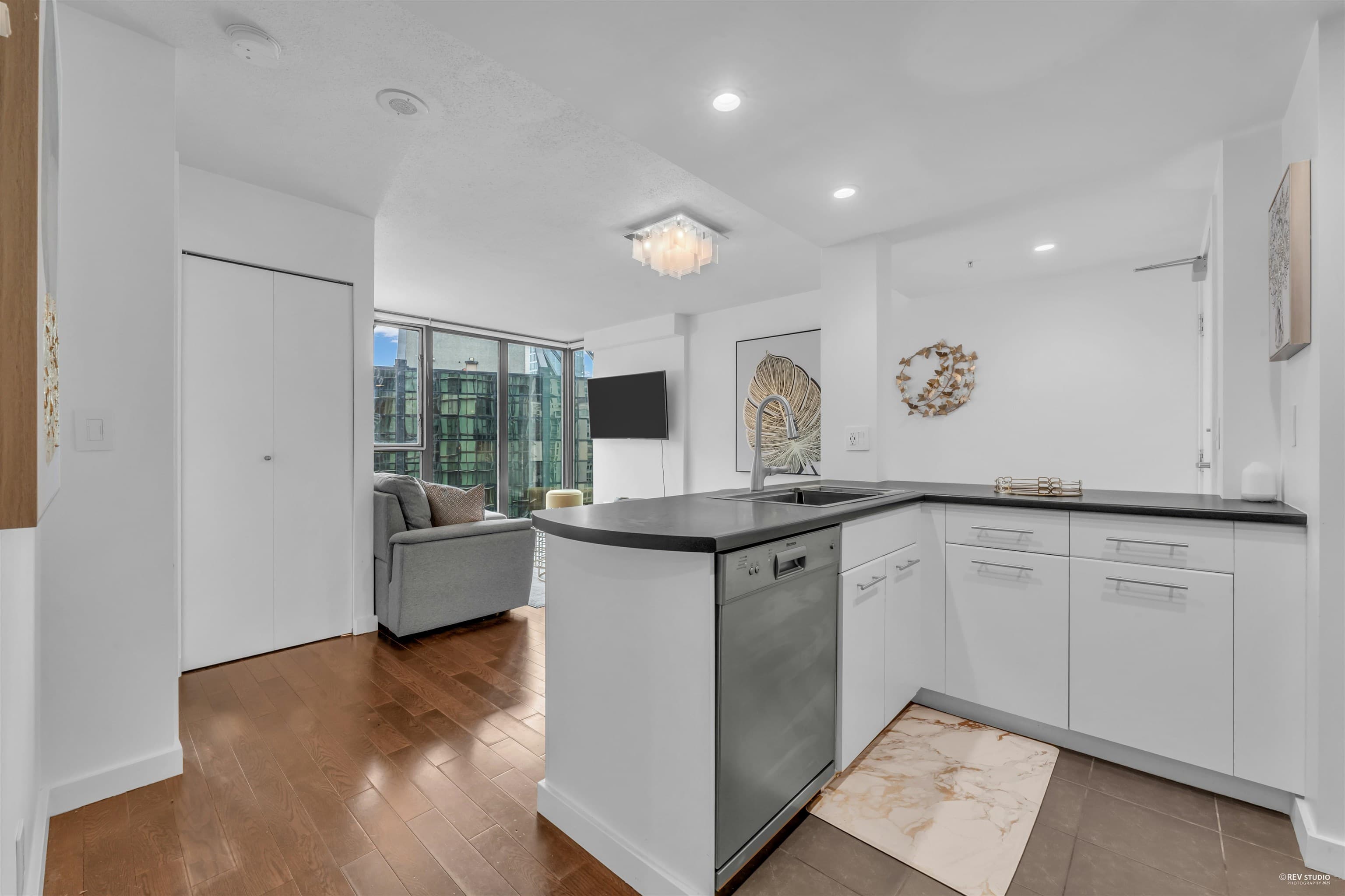 2106 - 1331 W Georgia Street, Vancouver, V6E 4P1 — photo 2