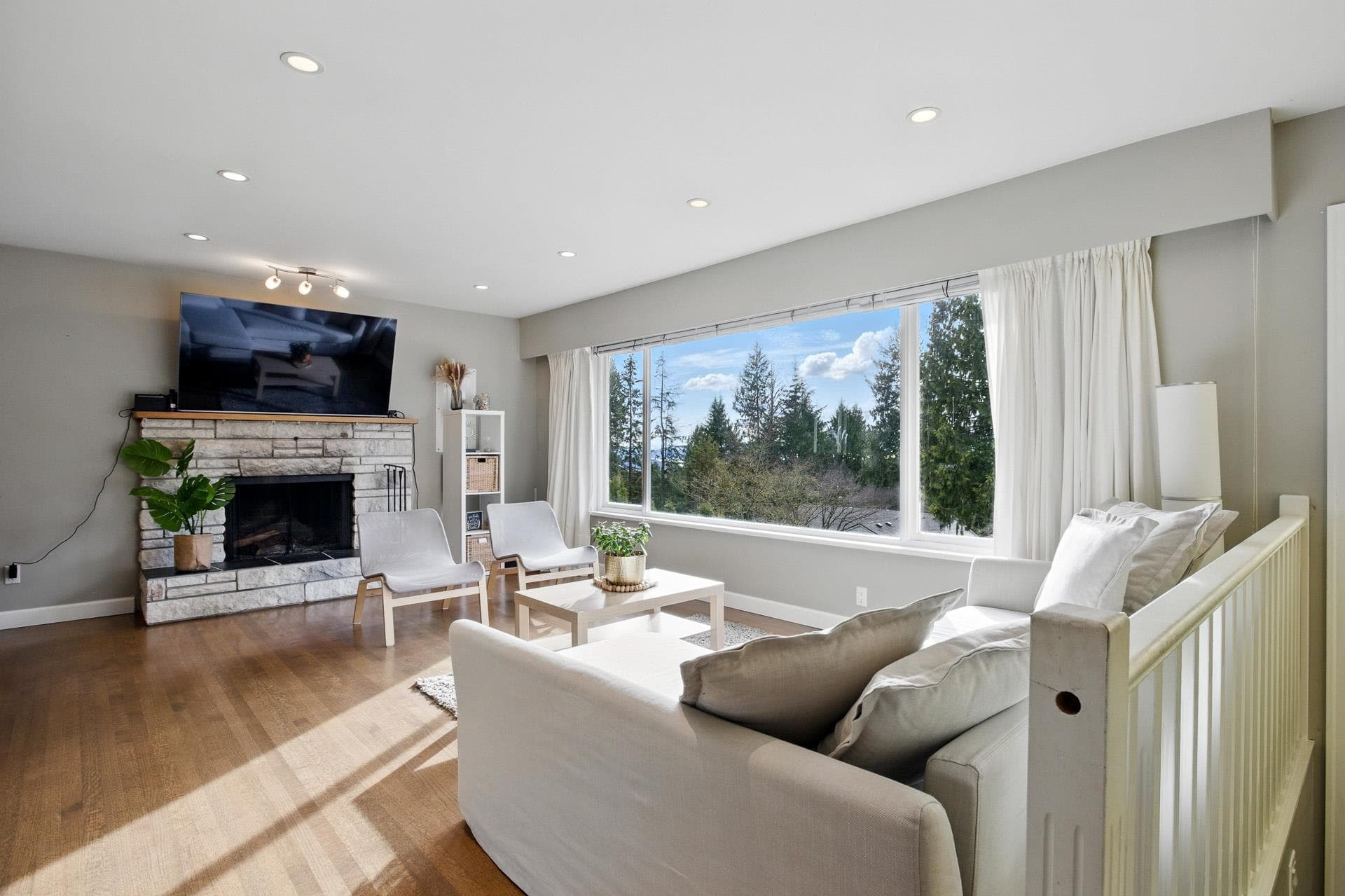 4938 Redonda Drive, North Vancouver, V7R 3J9 — photo 2